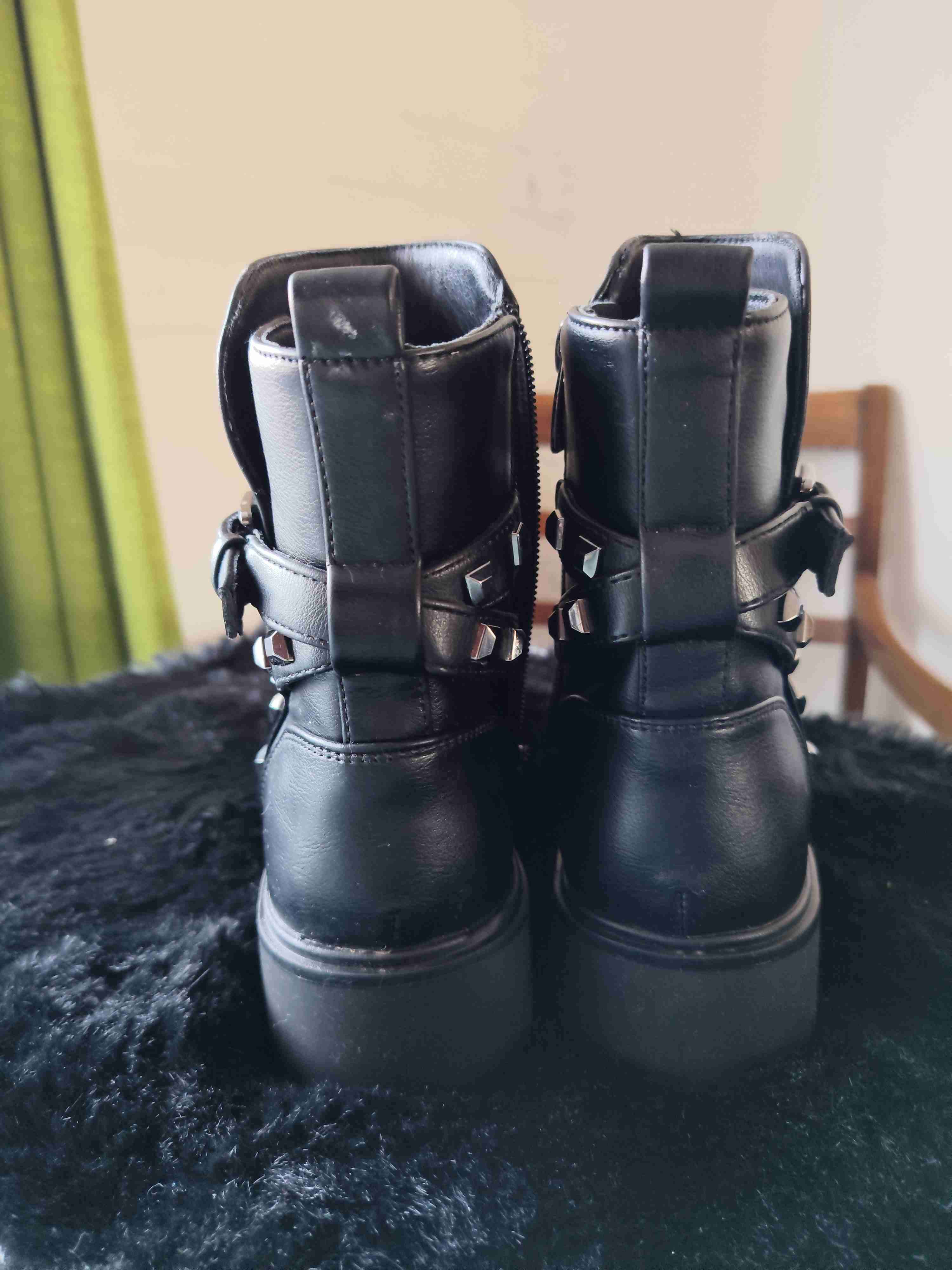 Botas negras con tachas - miniatura 5