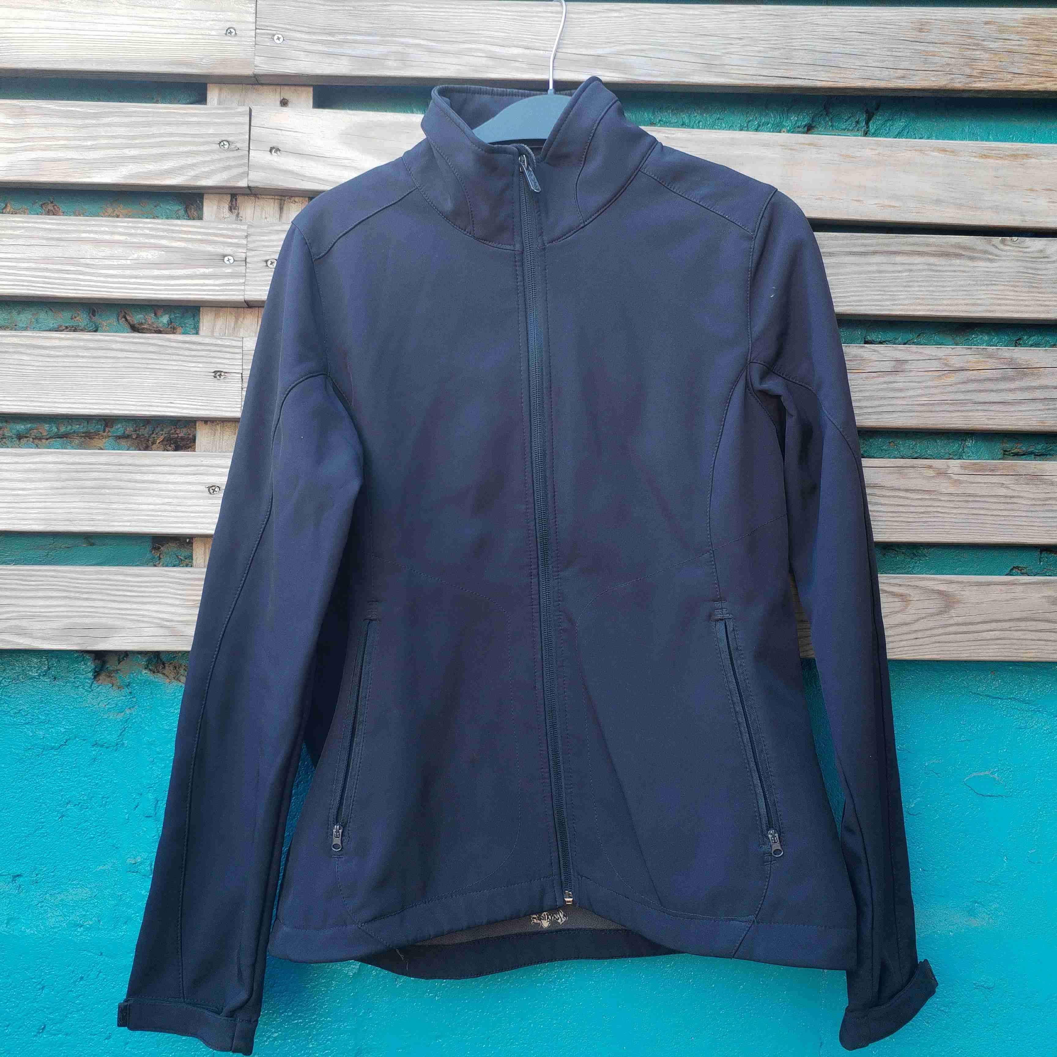 Chaqueta negra deportiva mujer - miniatura 2