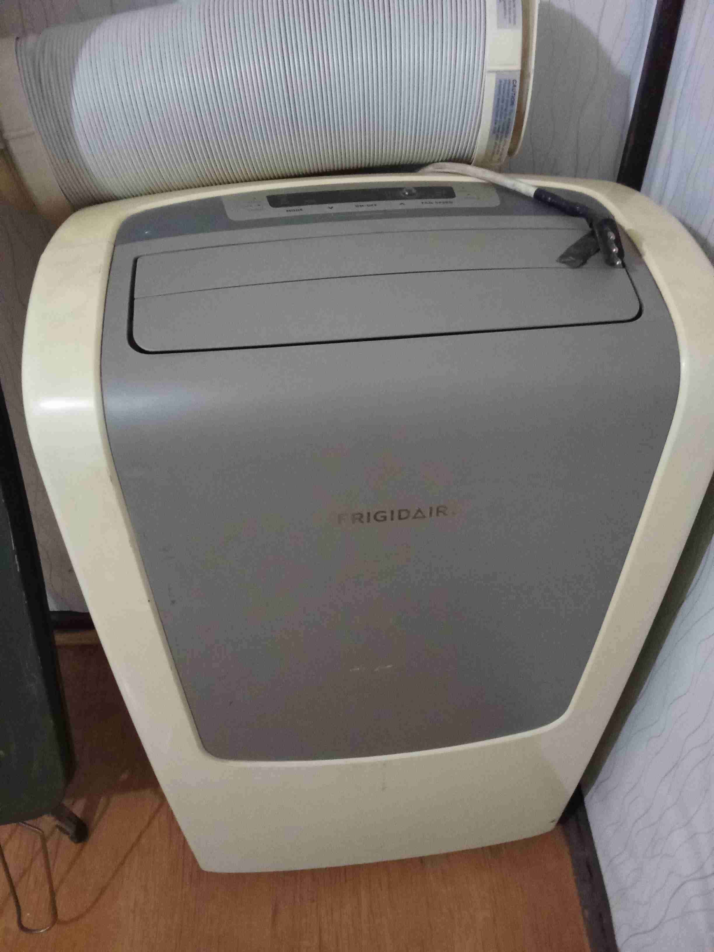 Aire acondicionado Frigidaire usada - miniatura 2