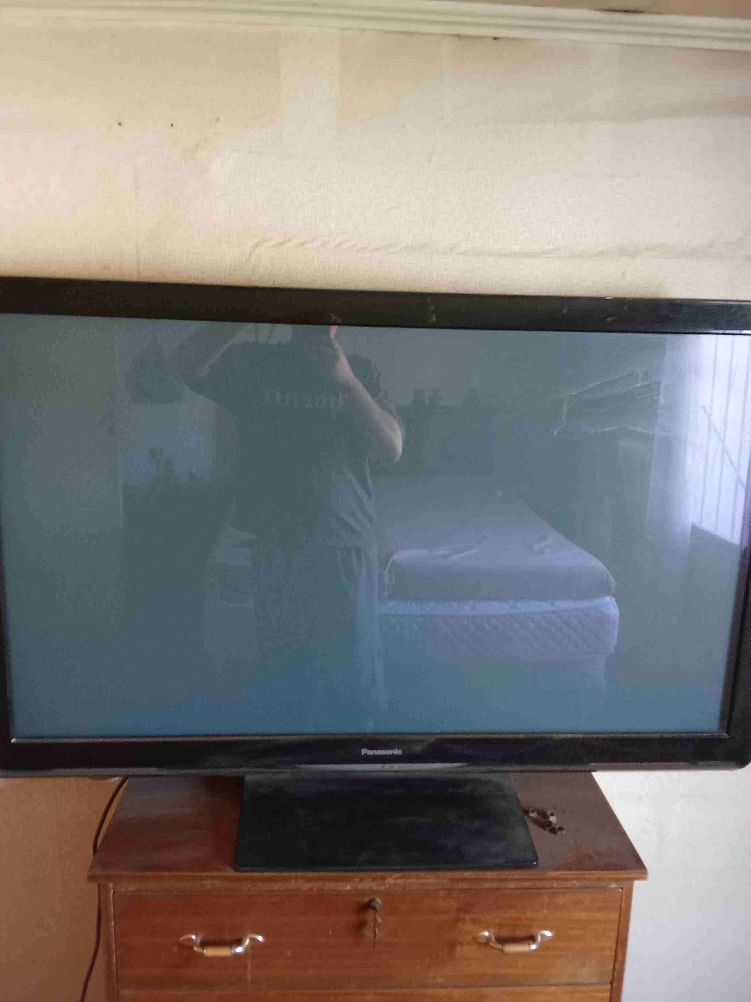 Televisor Panasonic 42 pulgadas - miniatura 2