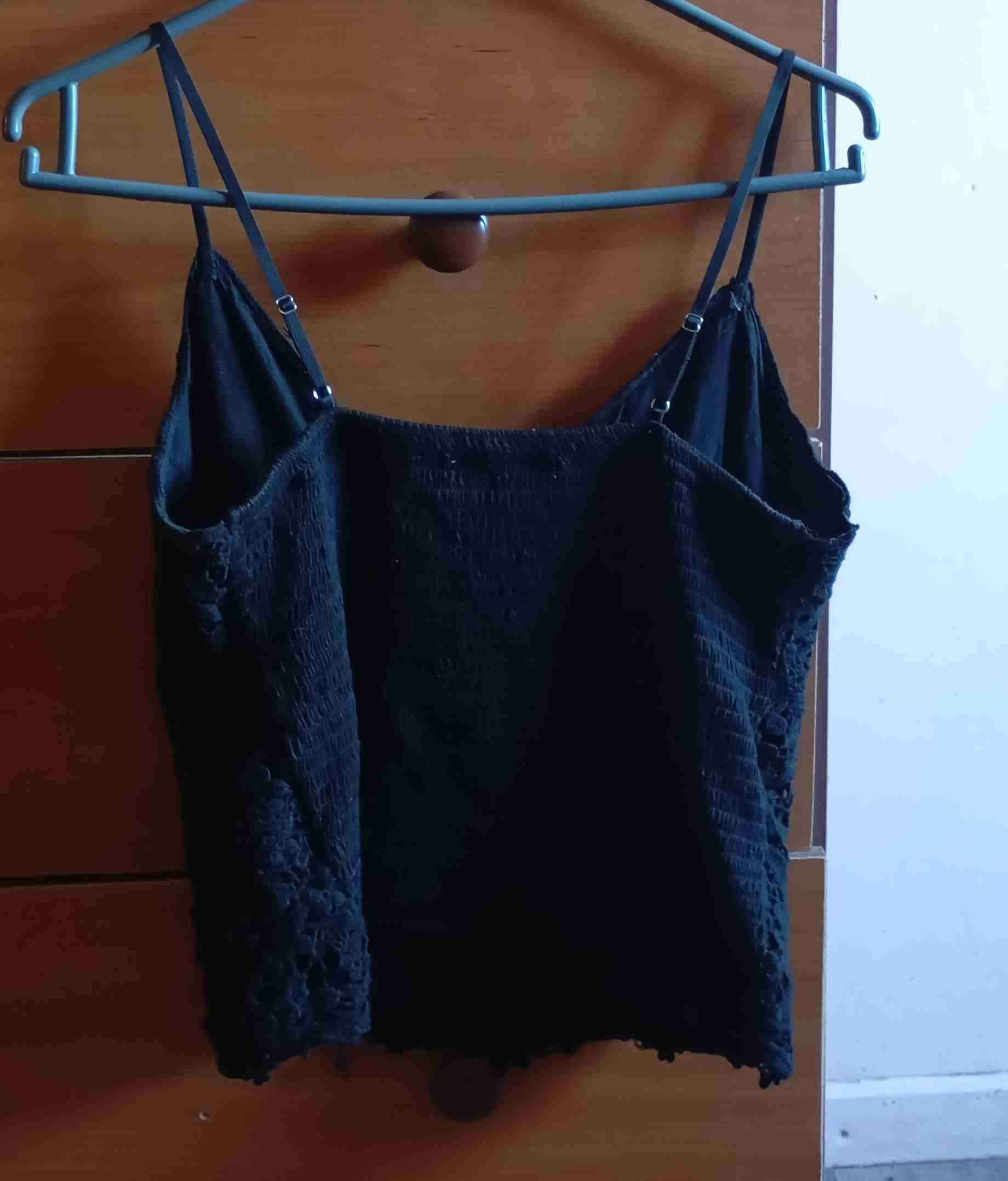 Camiseta encaje negro tirantes - miniatura 2