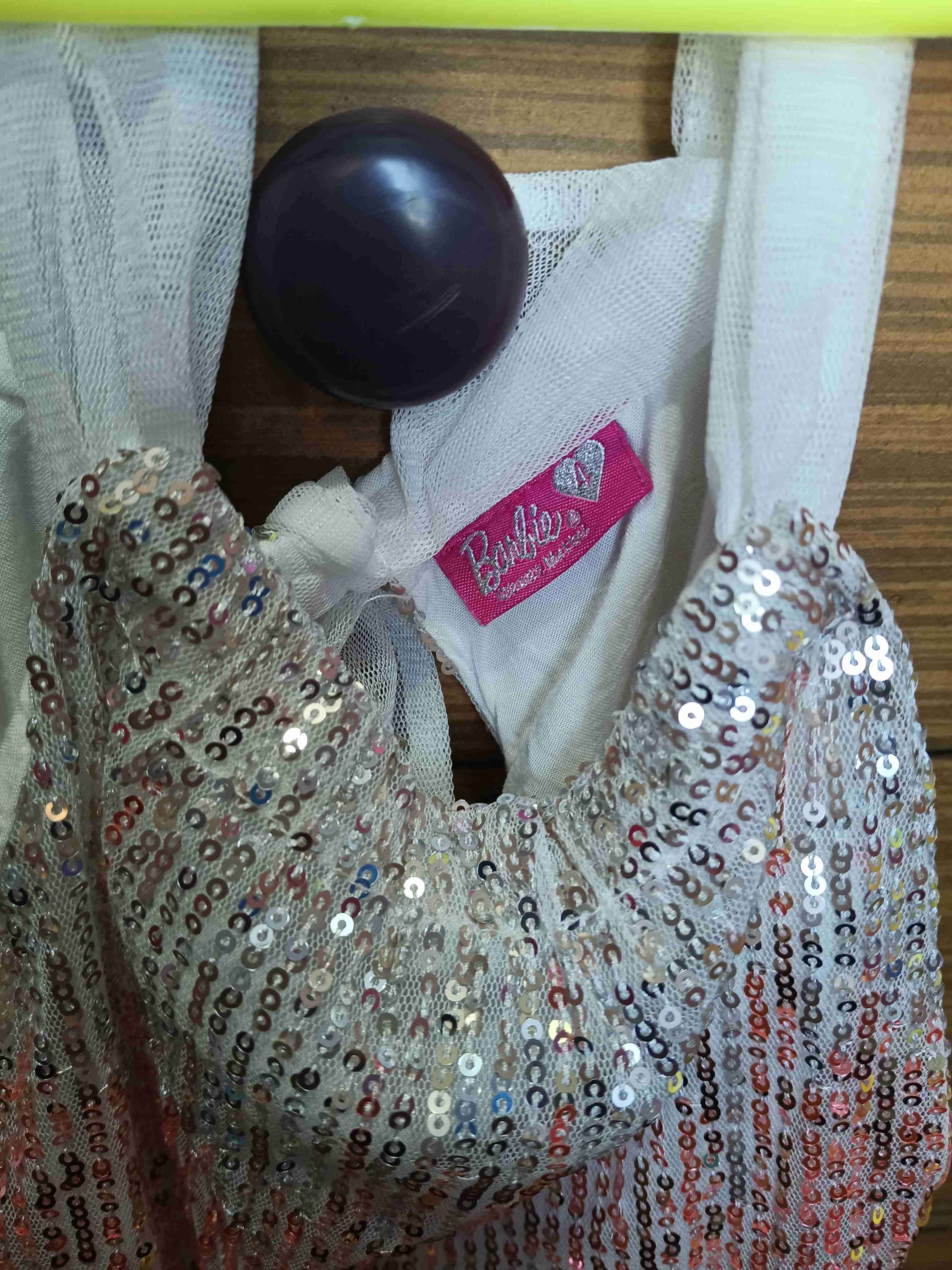 Vestido de lentejuelas brillantes - miniatura 2