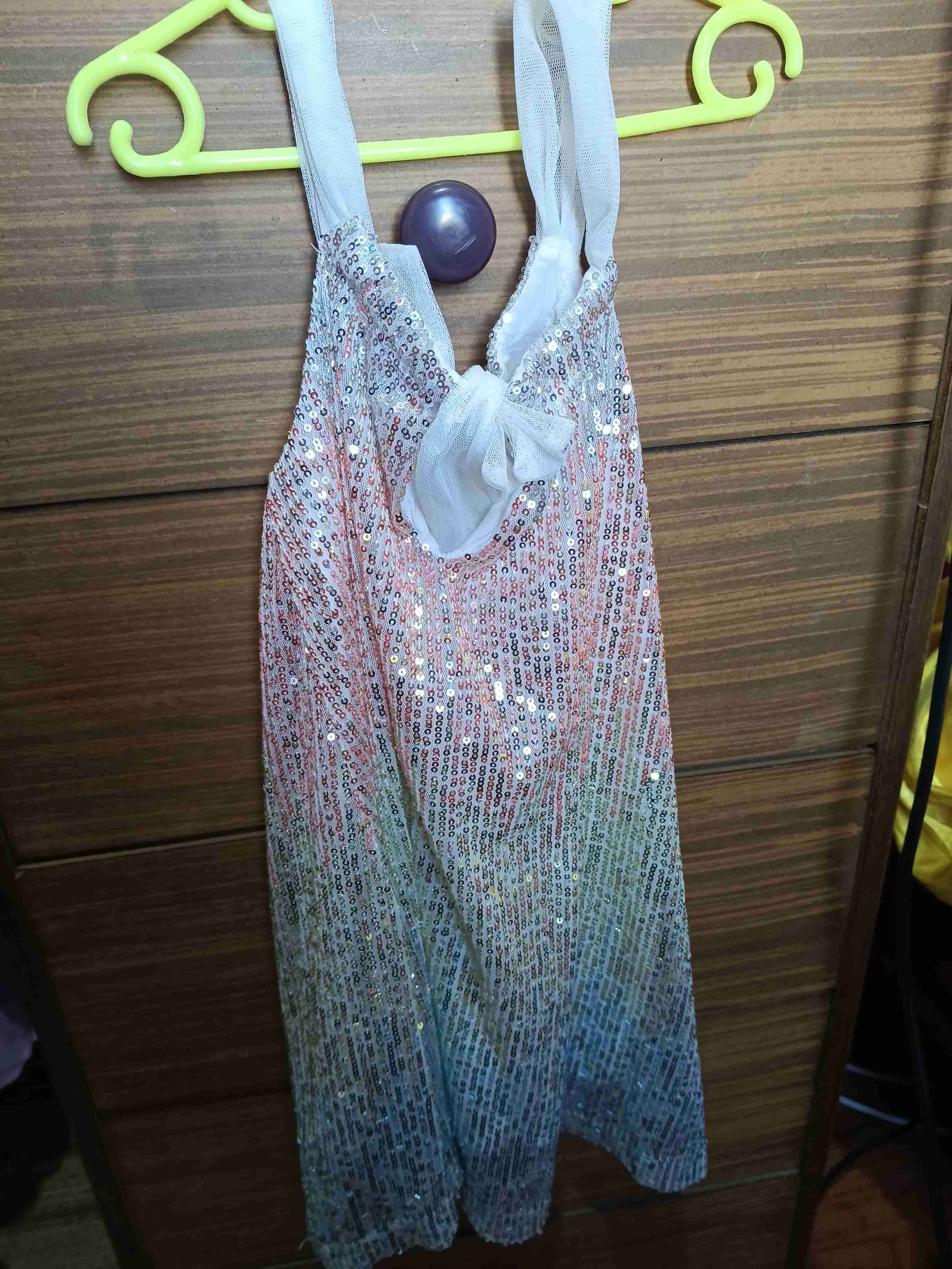 Vestido de lentejuelas brillantes - miniatura 3