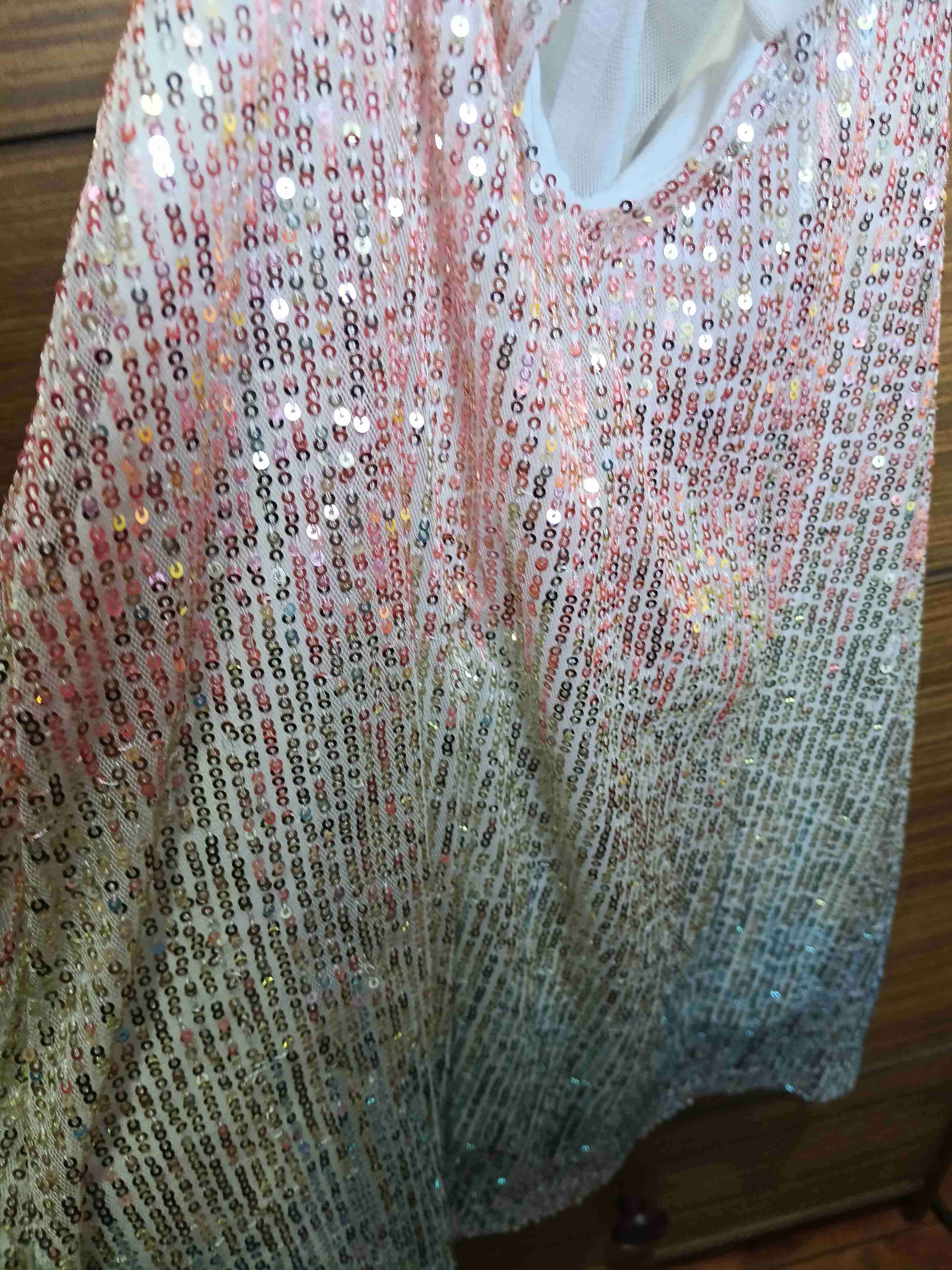 Vestido de lentejuelas brillantes - miniatura 4