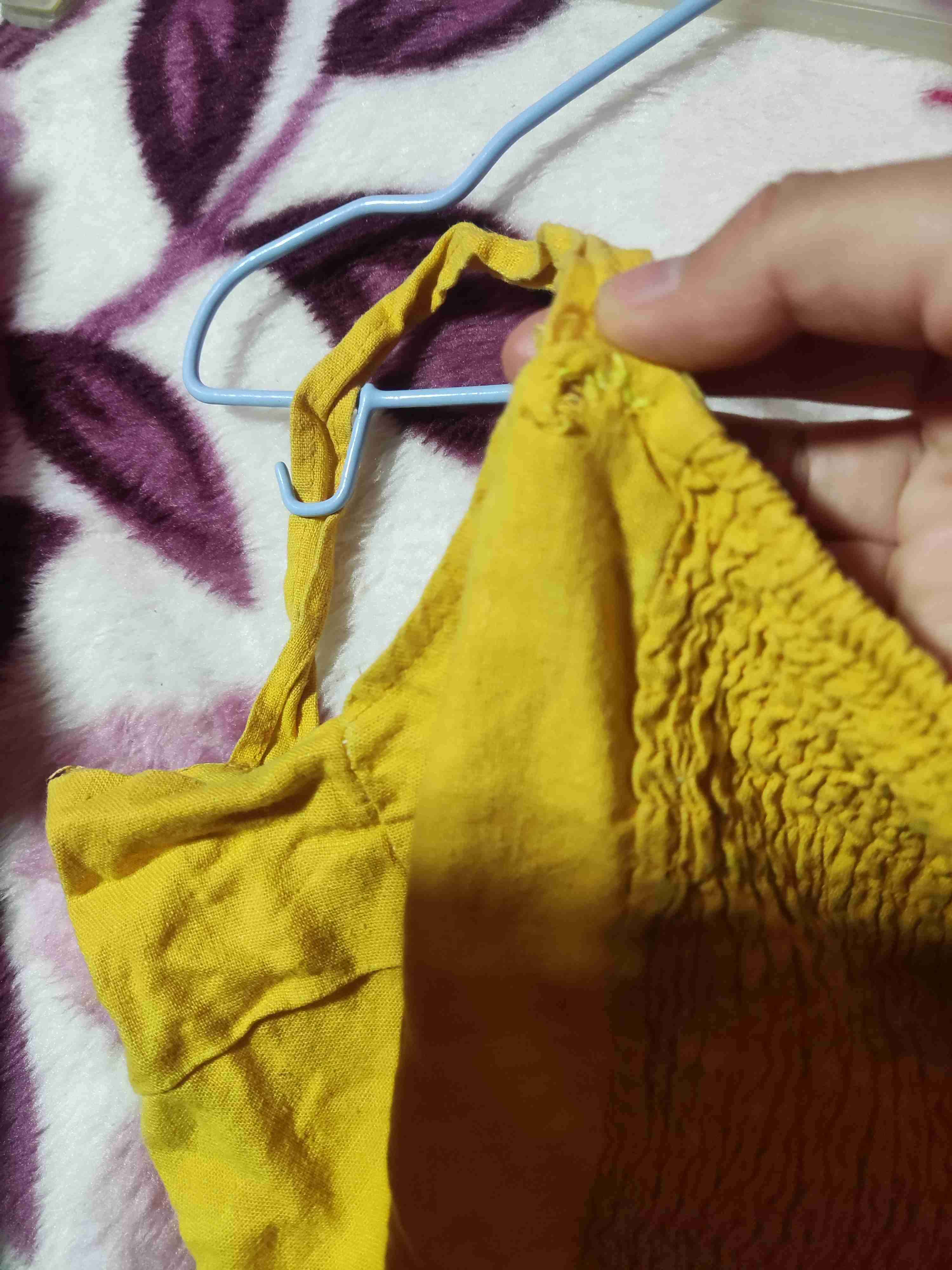 Blusa amarilla con botones - miniatura 2