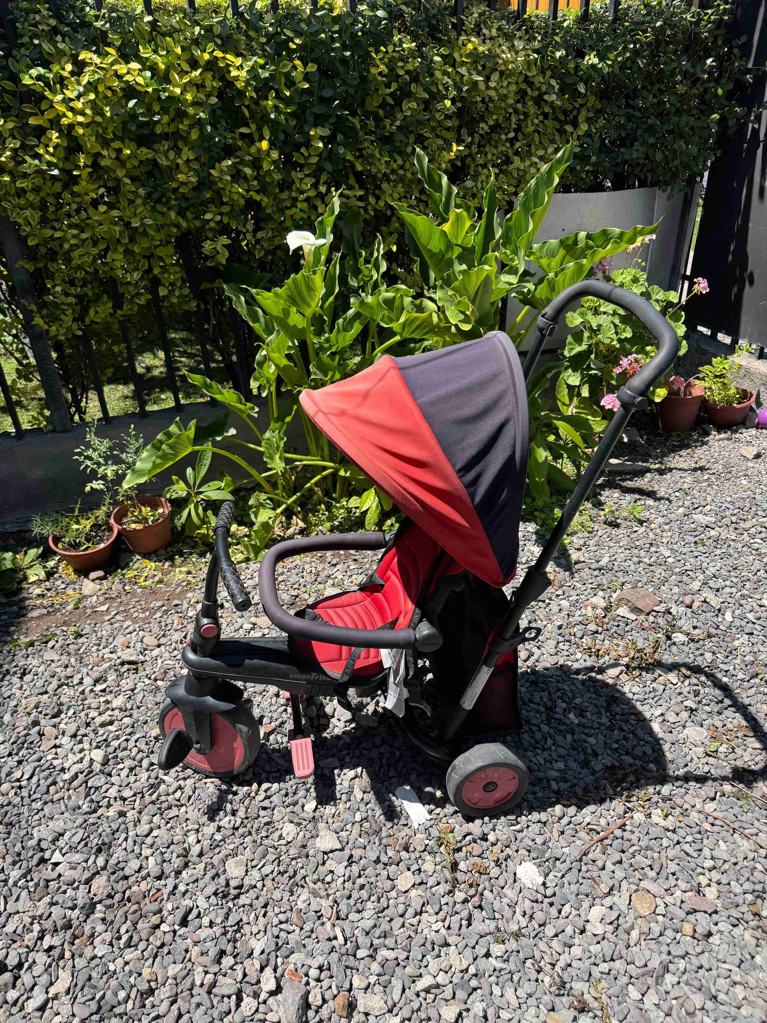 Coche de bebé rojo y negro - miniatura 1