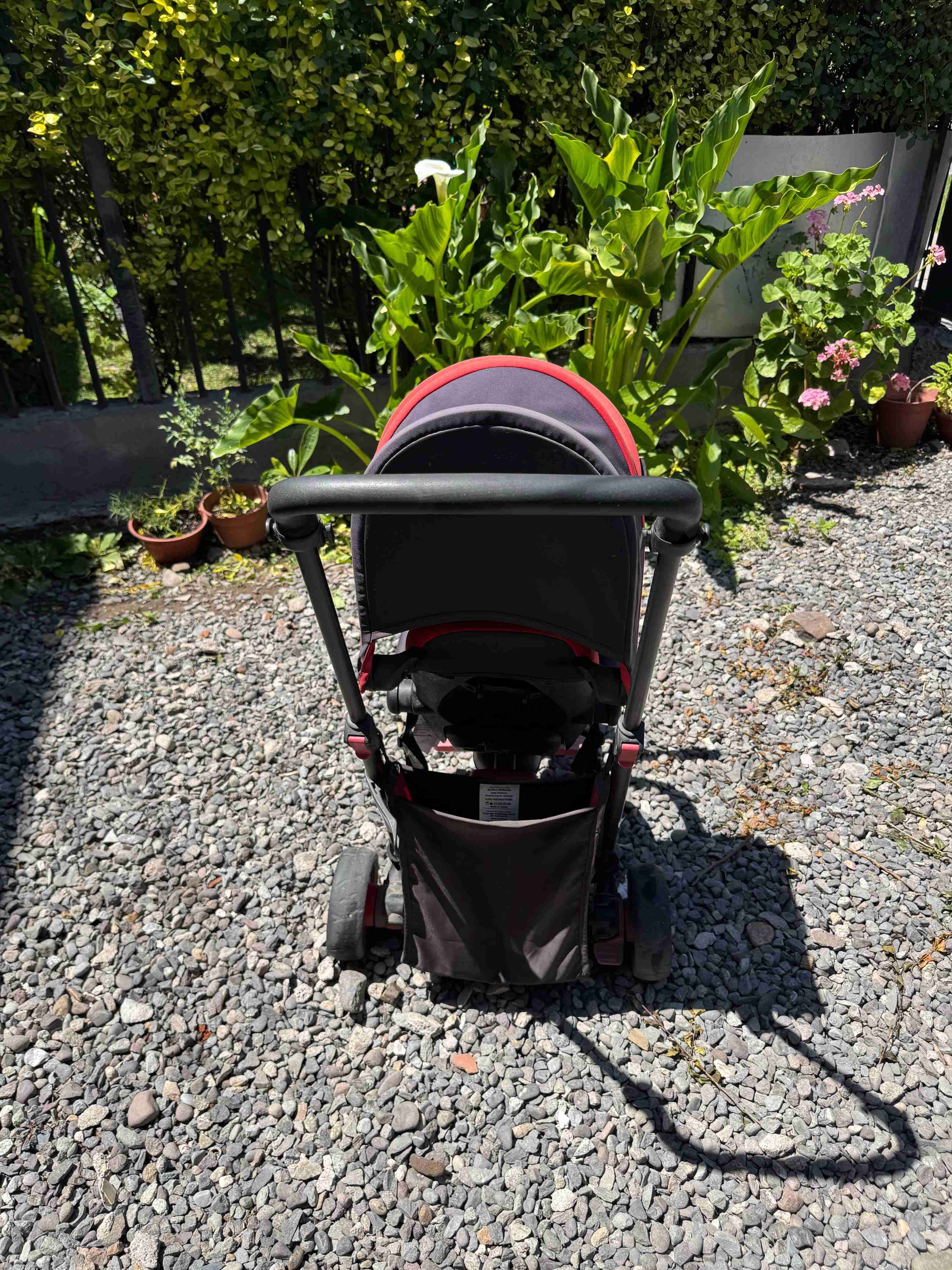 Coche de bebé rojo y negro - miniatura 3