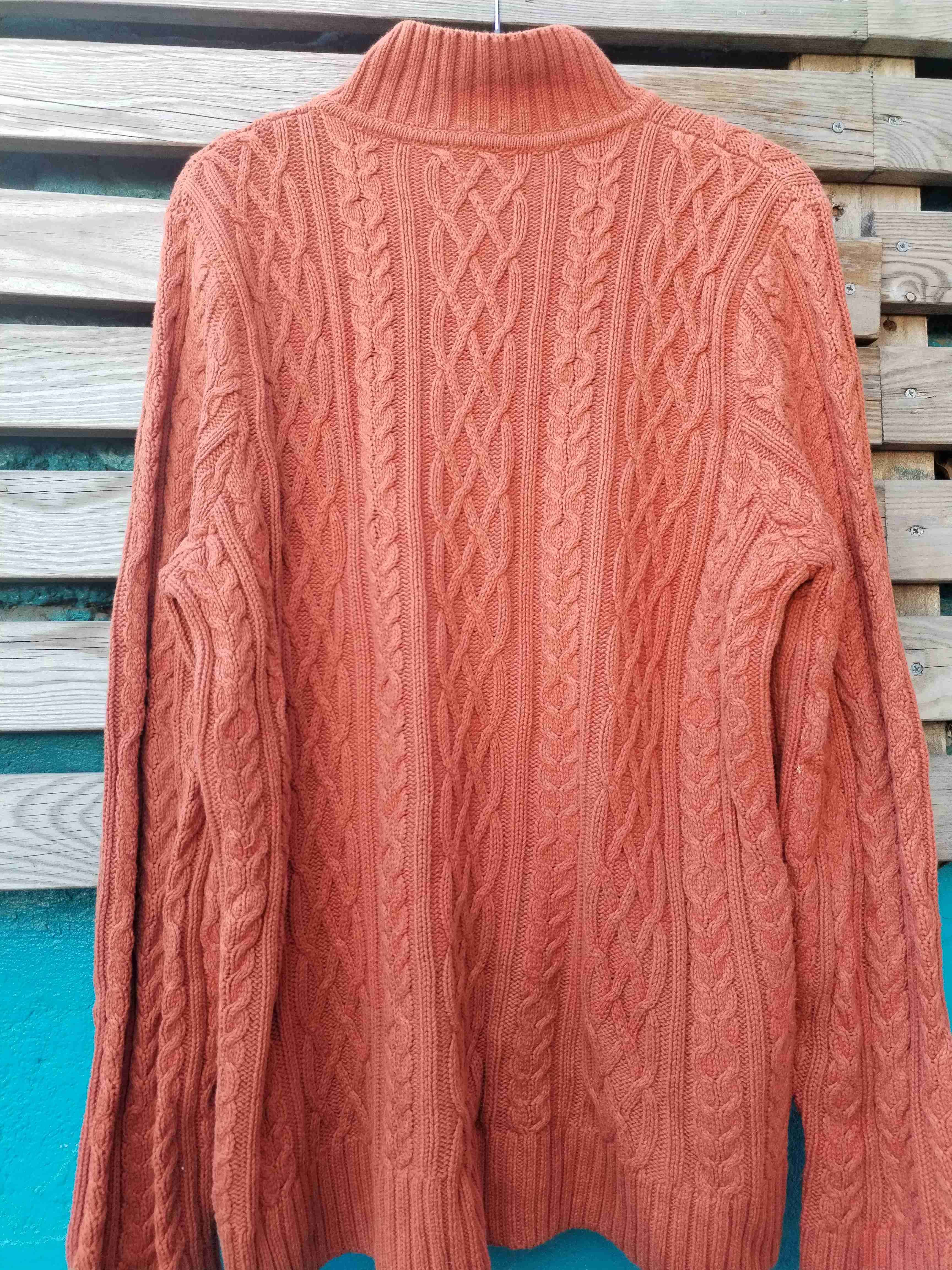 Suéter de lana trenzado color terracota - miniatura 2