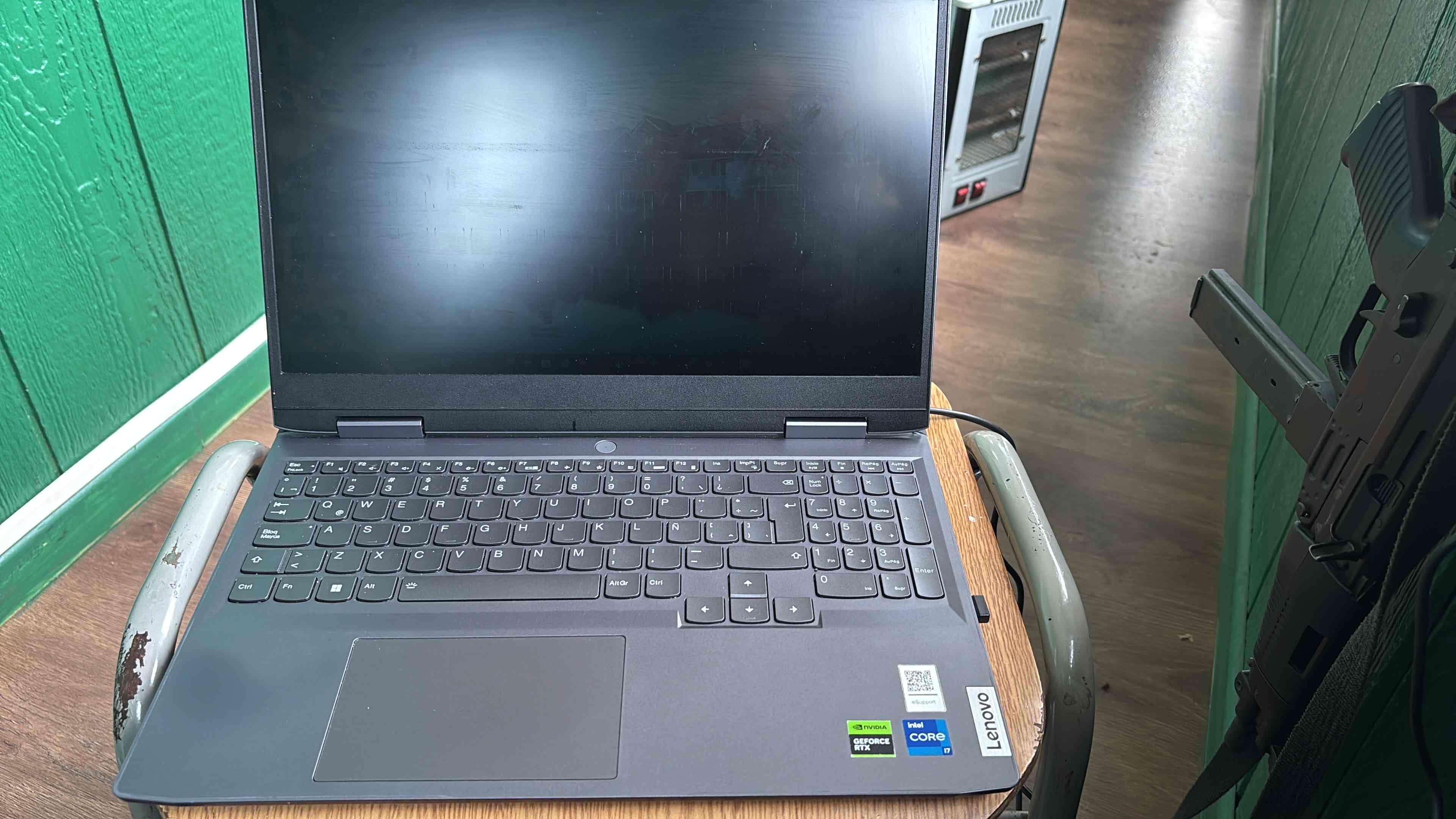 Laptop Lenovo Intel Core i7 RTX 4060 - miniatura 1