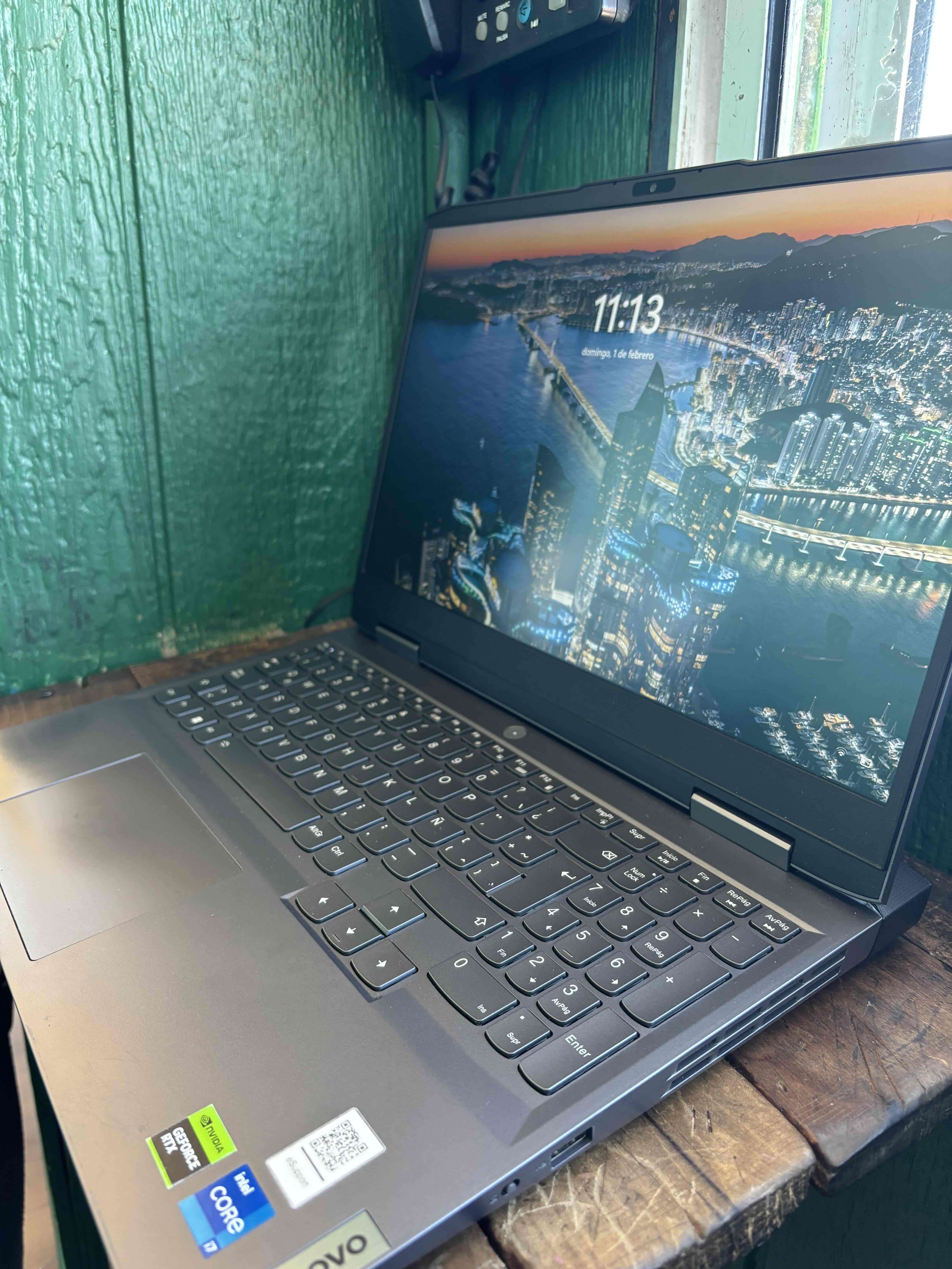 Laptop Lenovo Intel Core i7 RTX 4060 - miniatura 2