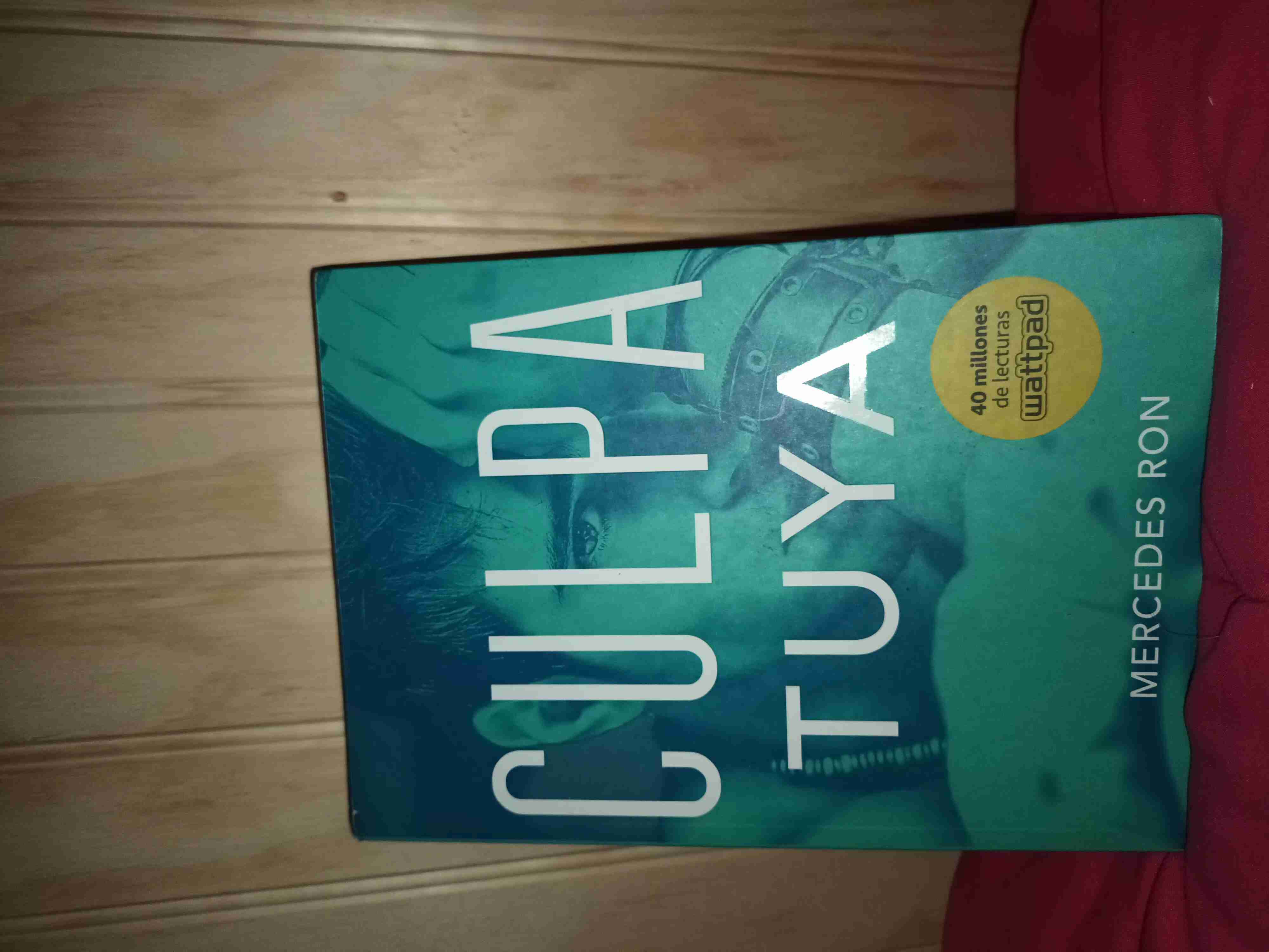 Libro Culpa Tuya de Mercedes Ron - miniatura 1