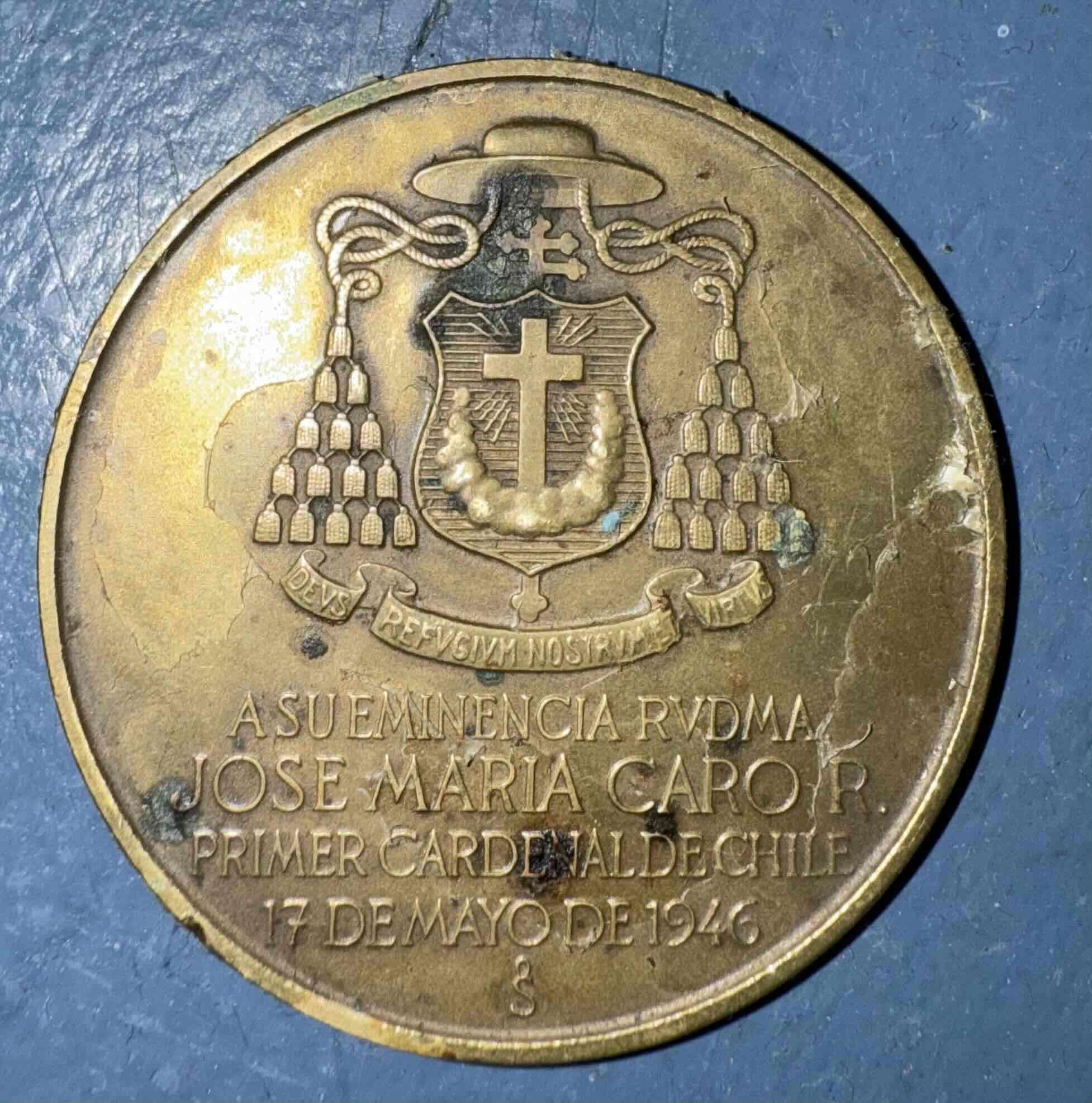 Medalla religiosa antigua dorada - miniatura 2