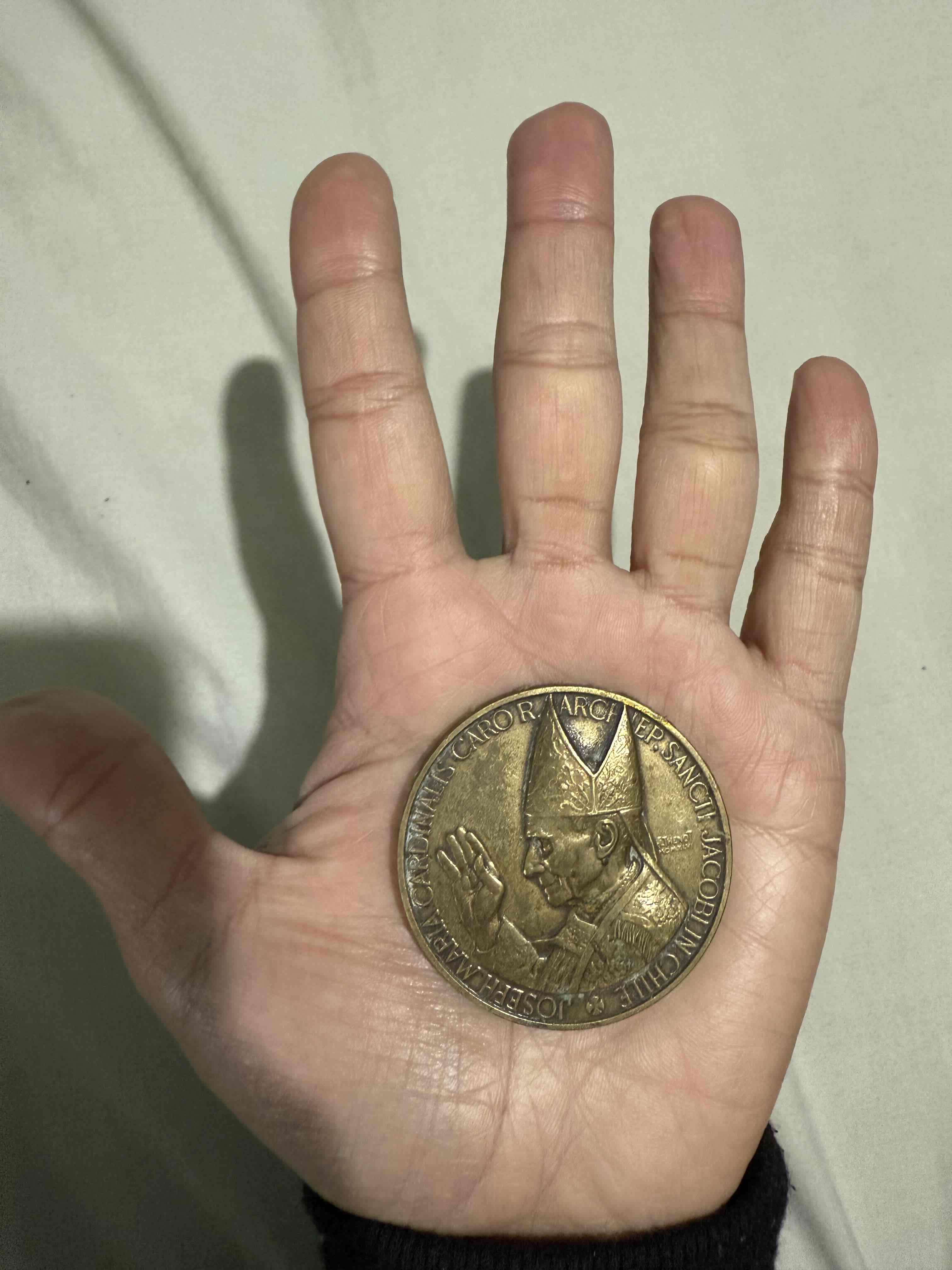 Medalla religiosa antigua dorada - miniatura 3