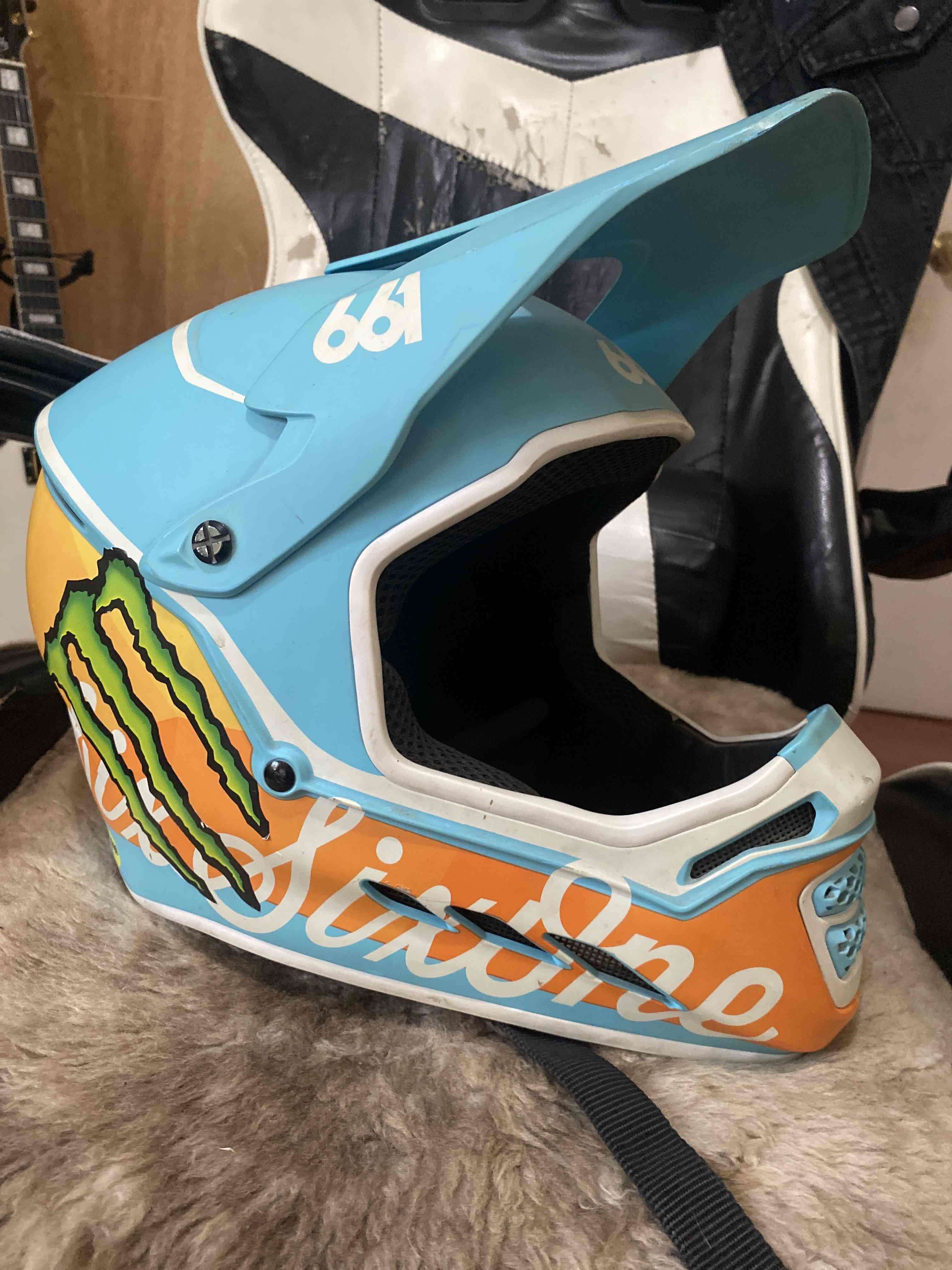 Casco mtb celeste y naranja 661