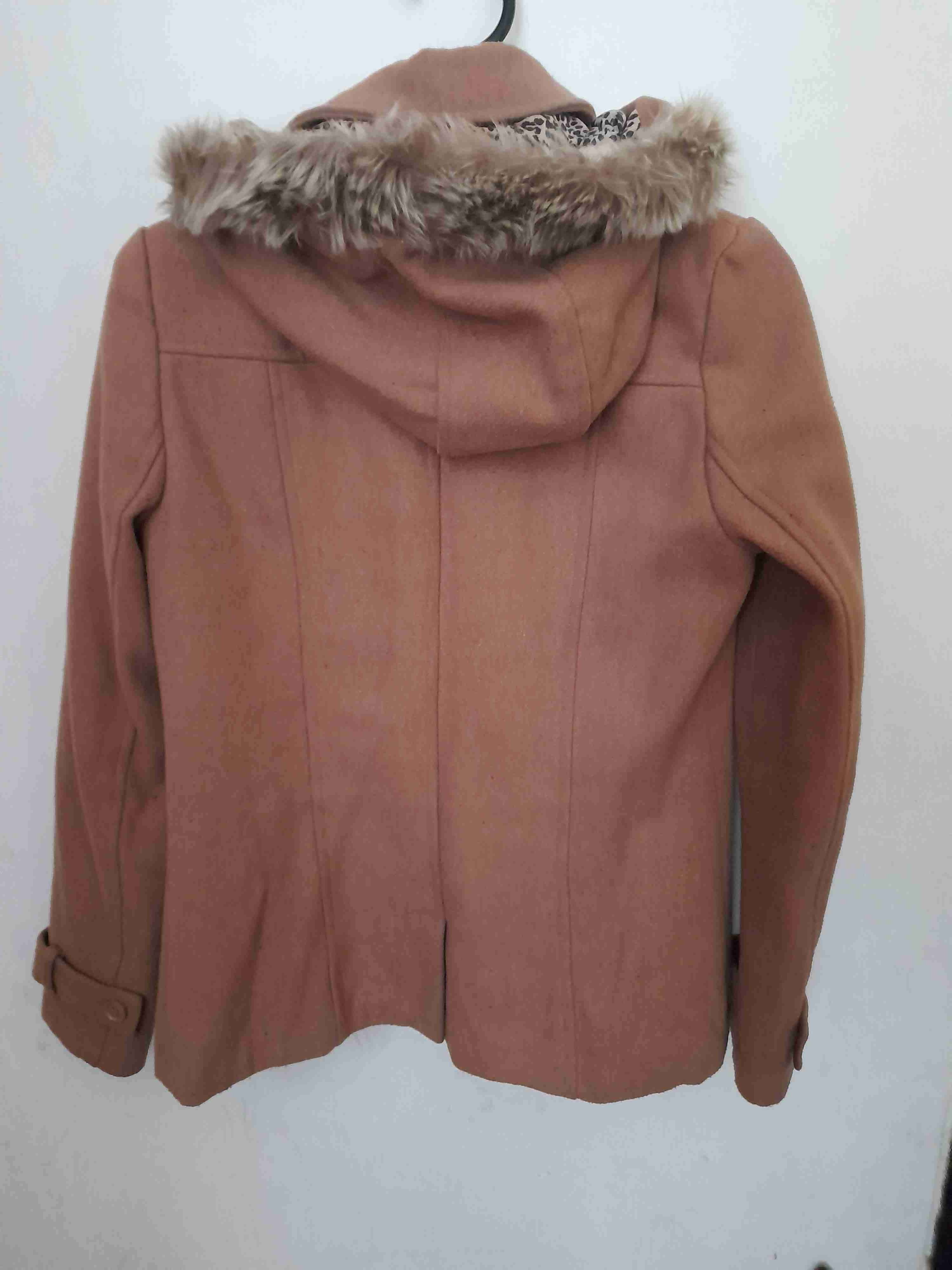 Abrigo camel con capucha - miniatura 3