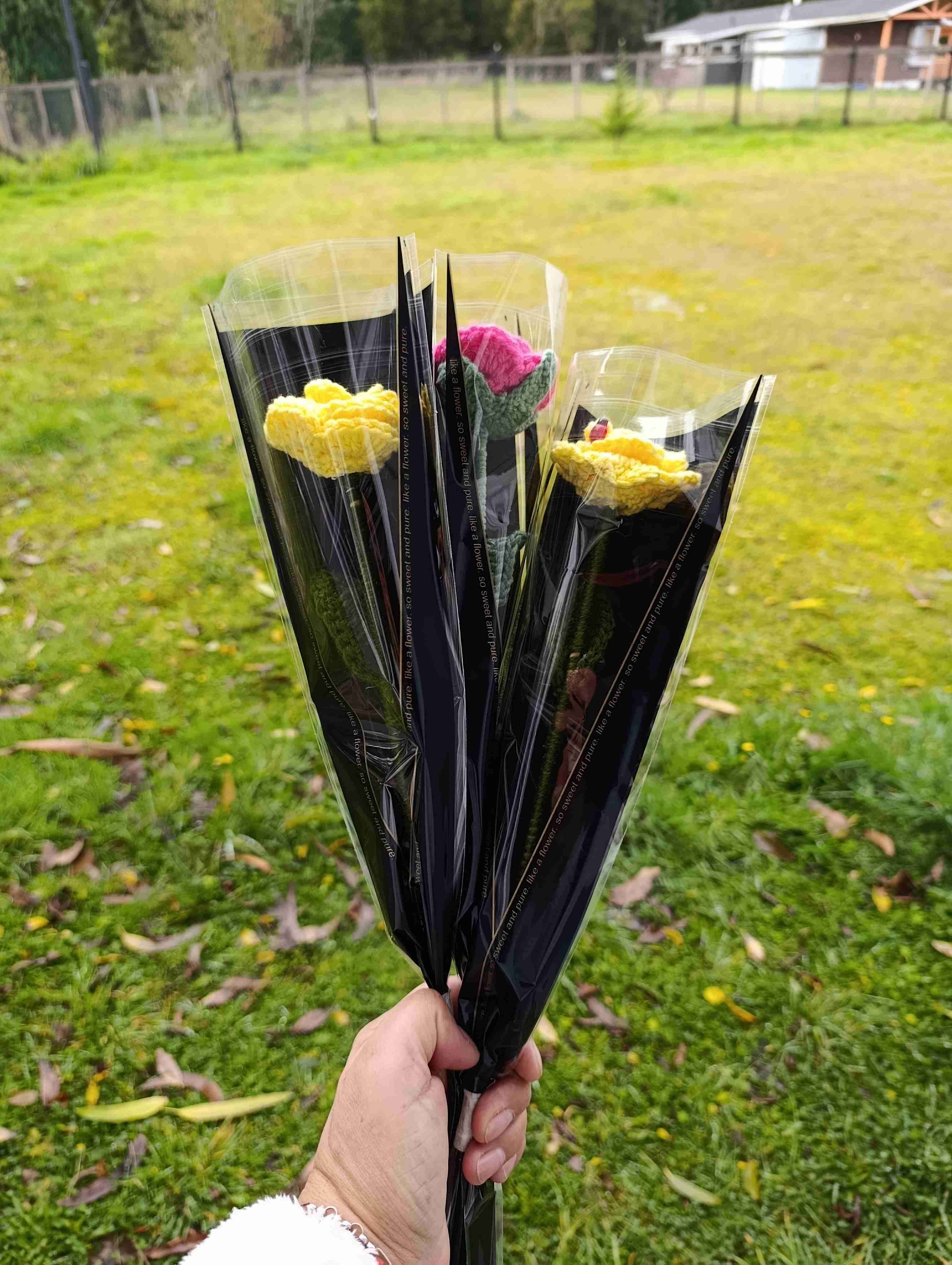 Ramos de flores tejidas a mano - miniatura 2