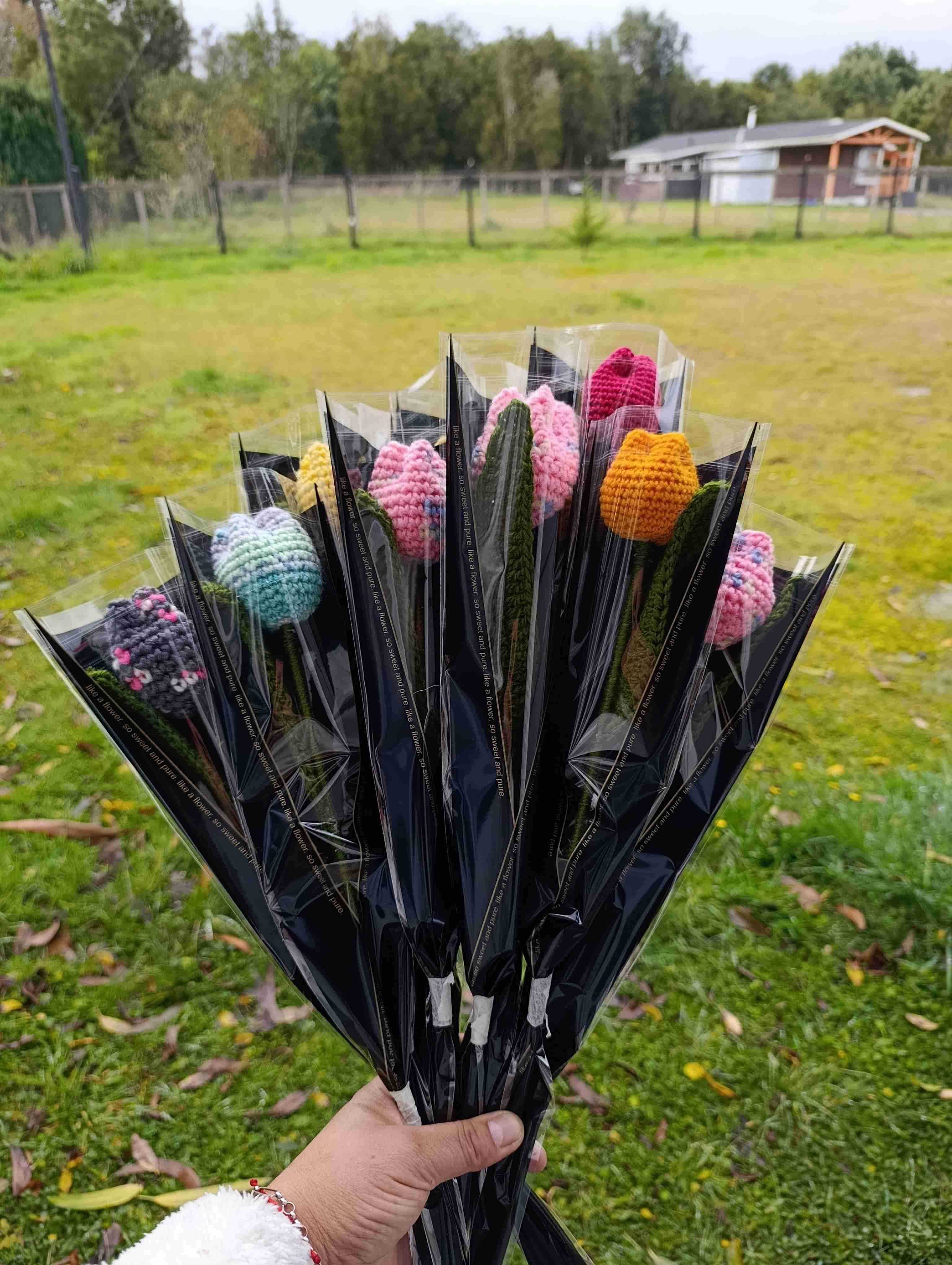 Ramos de flores tejidas a mano - miniatura 3