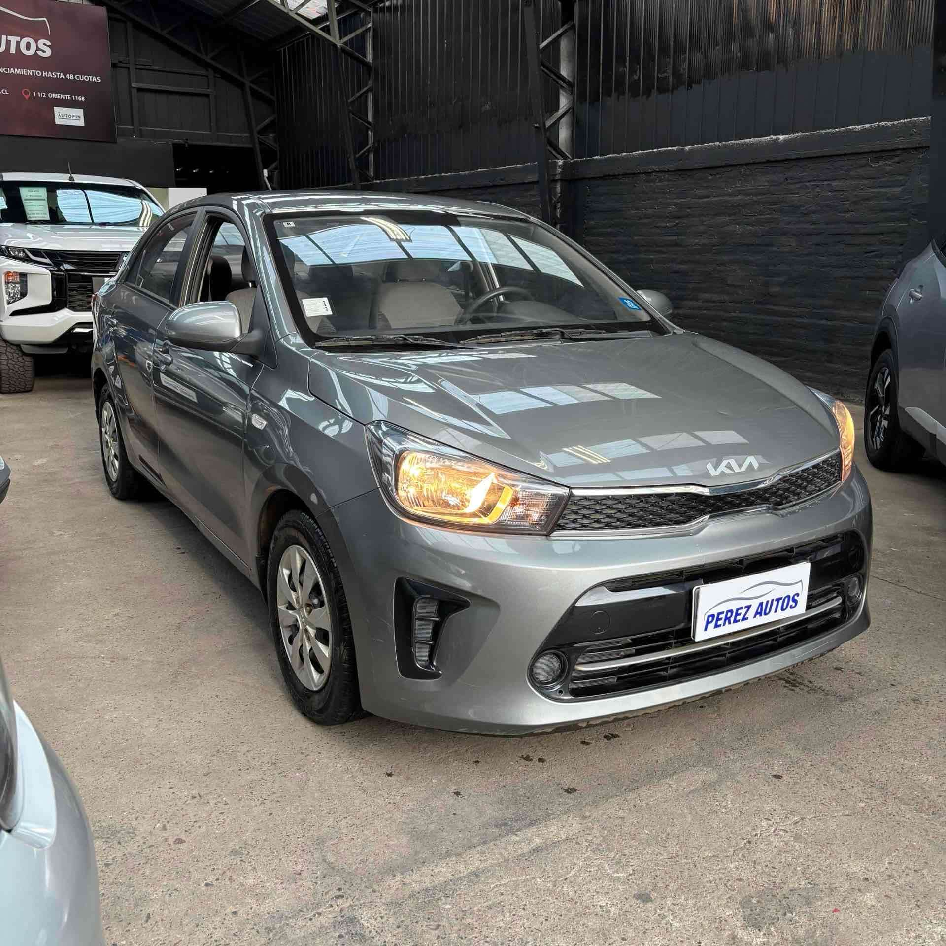 Kia Soluto 2023 gris - miniatura 4
