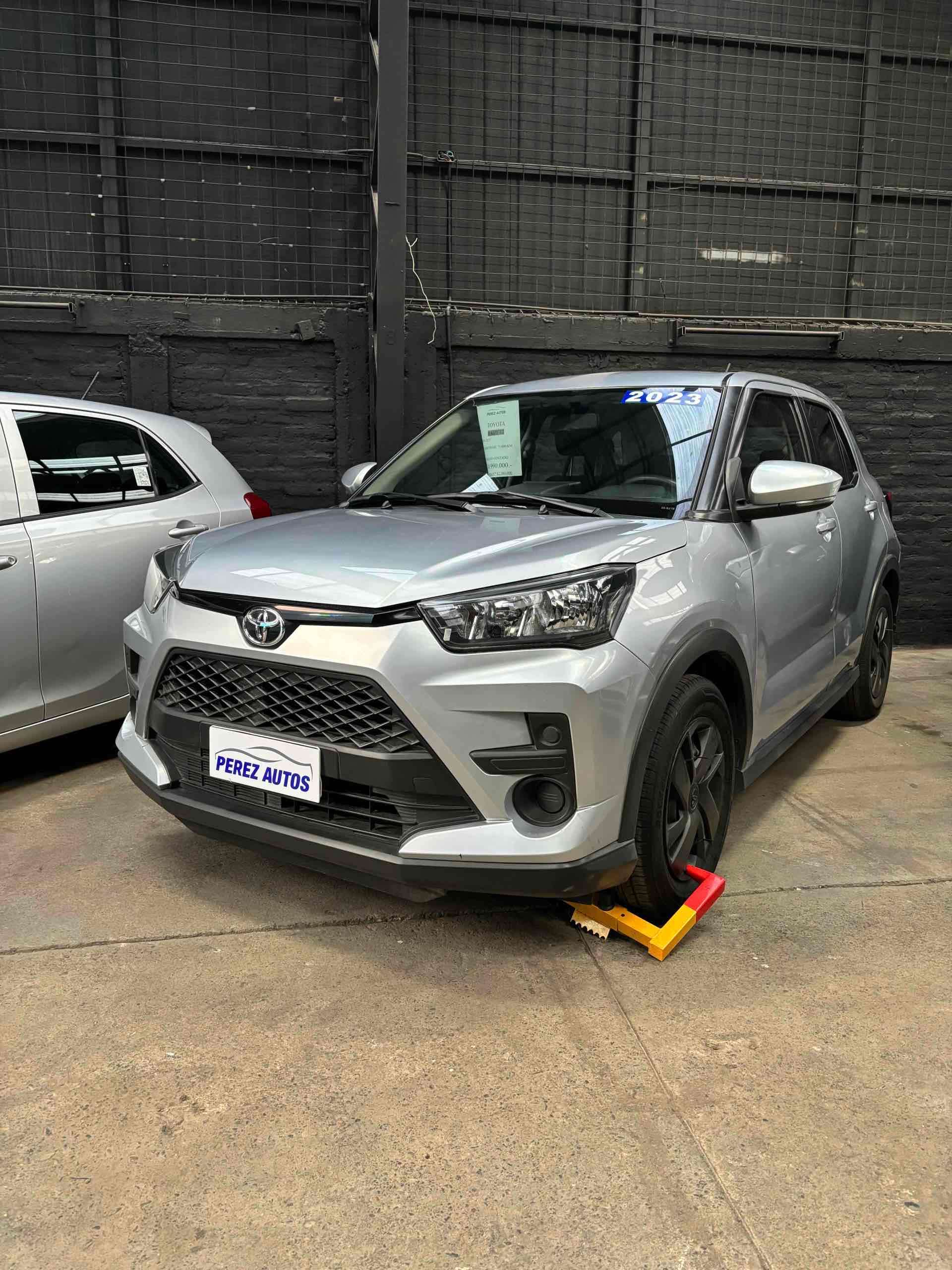 Toyota Raize 1.2 2023 gris - miniatura 2