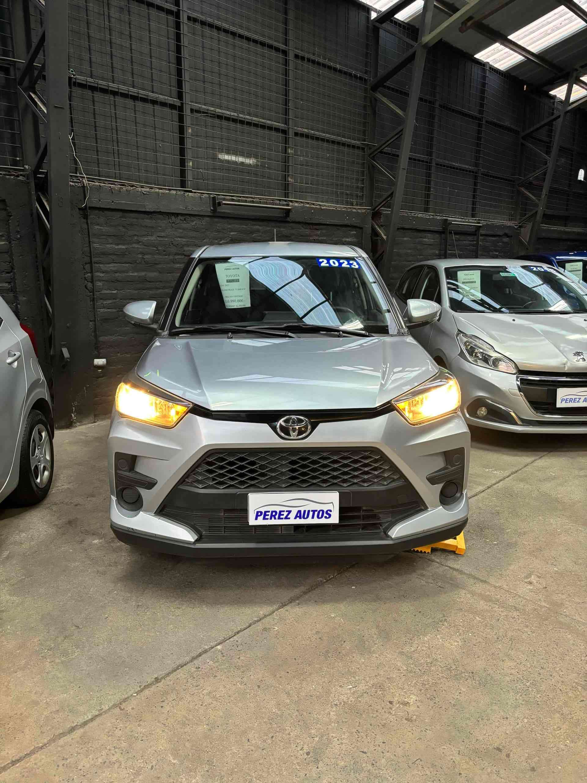 Toyota Raize 1.2 2023 gris - miniatura 3