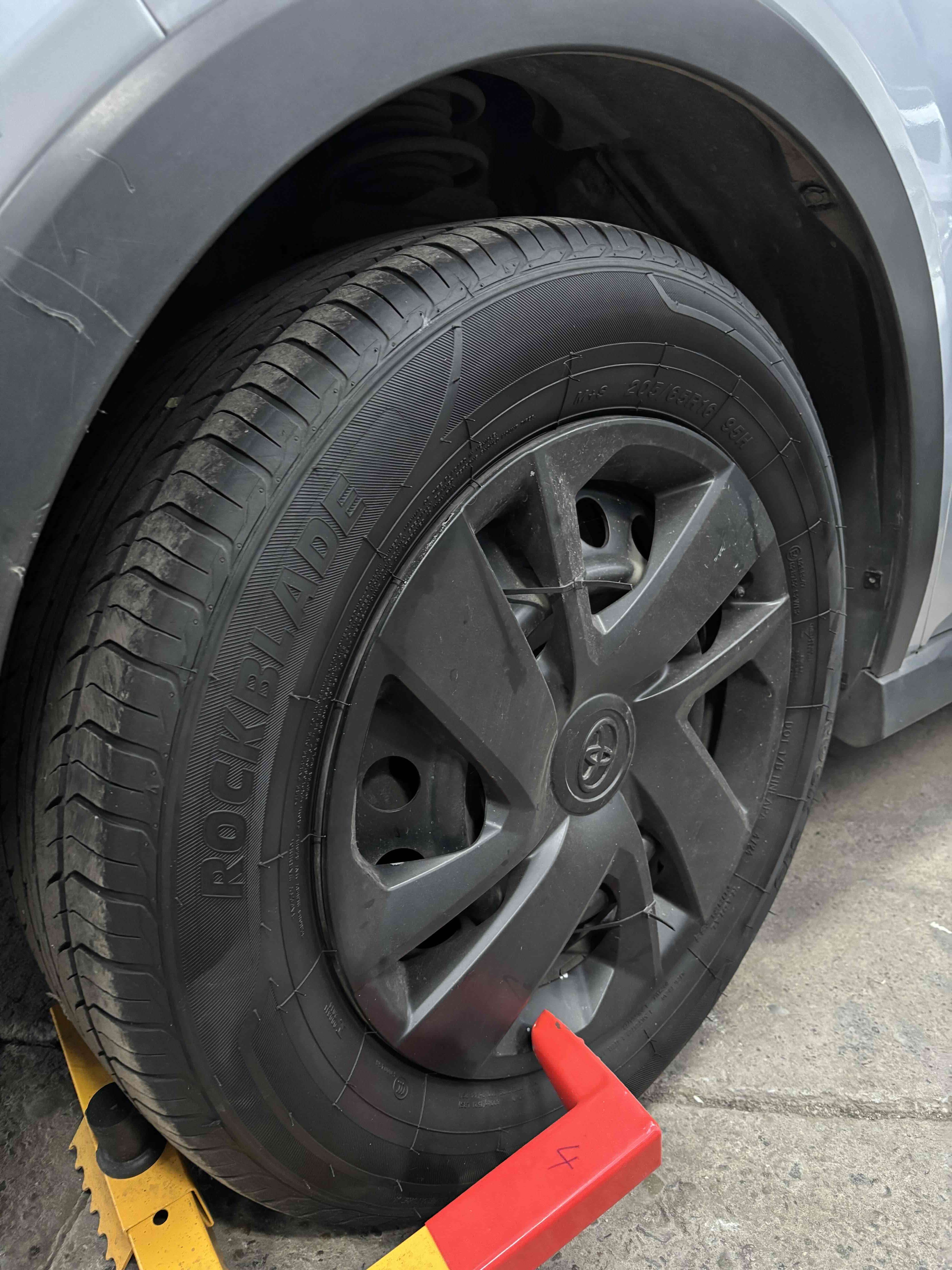 Toyota Raize 1.2 2023 gris - miniatura 5