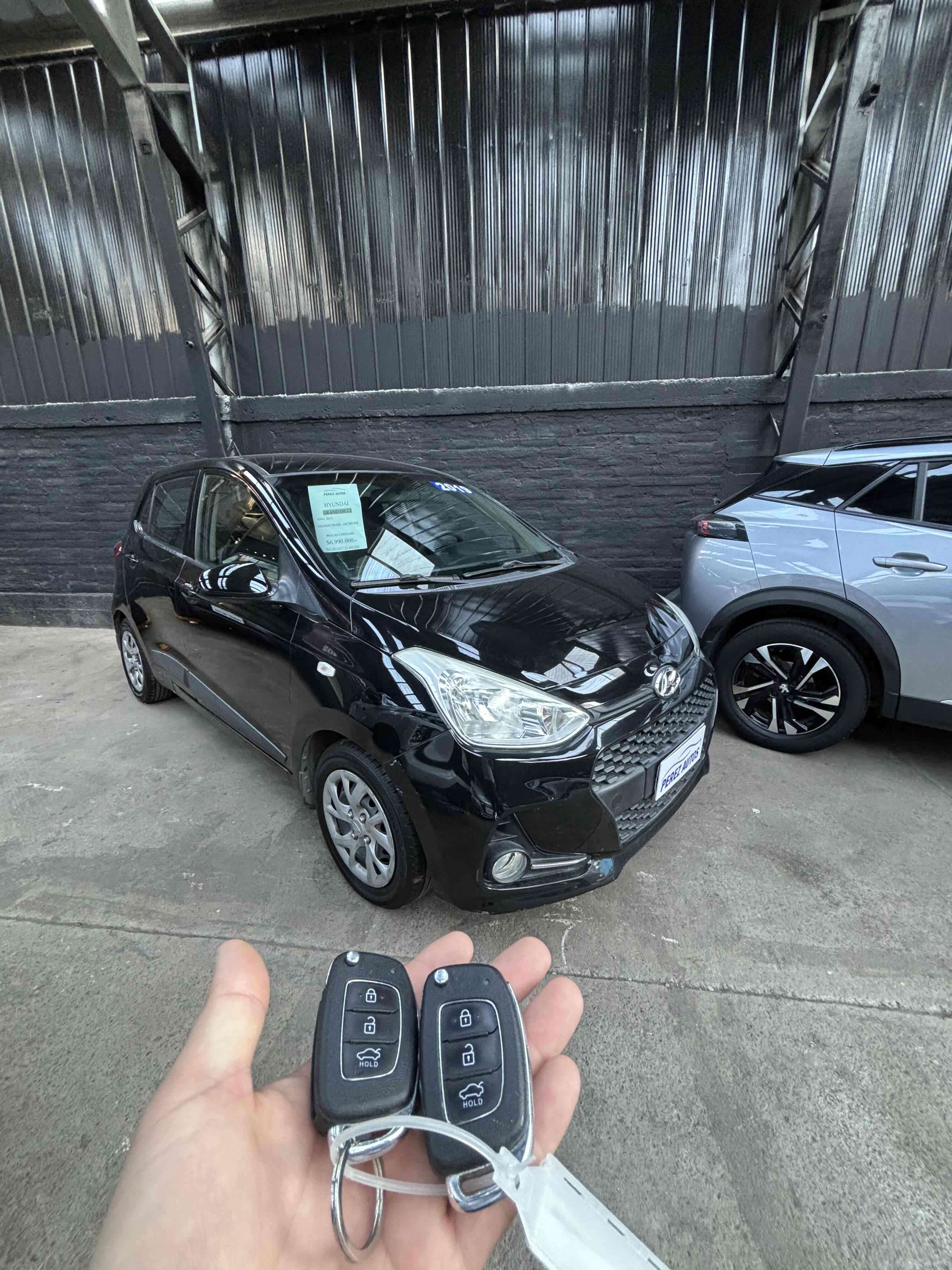 Hyundai Grand i10 2019 negro - miniatura 2