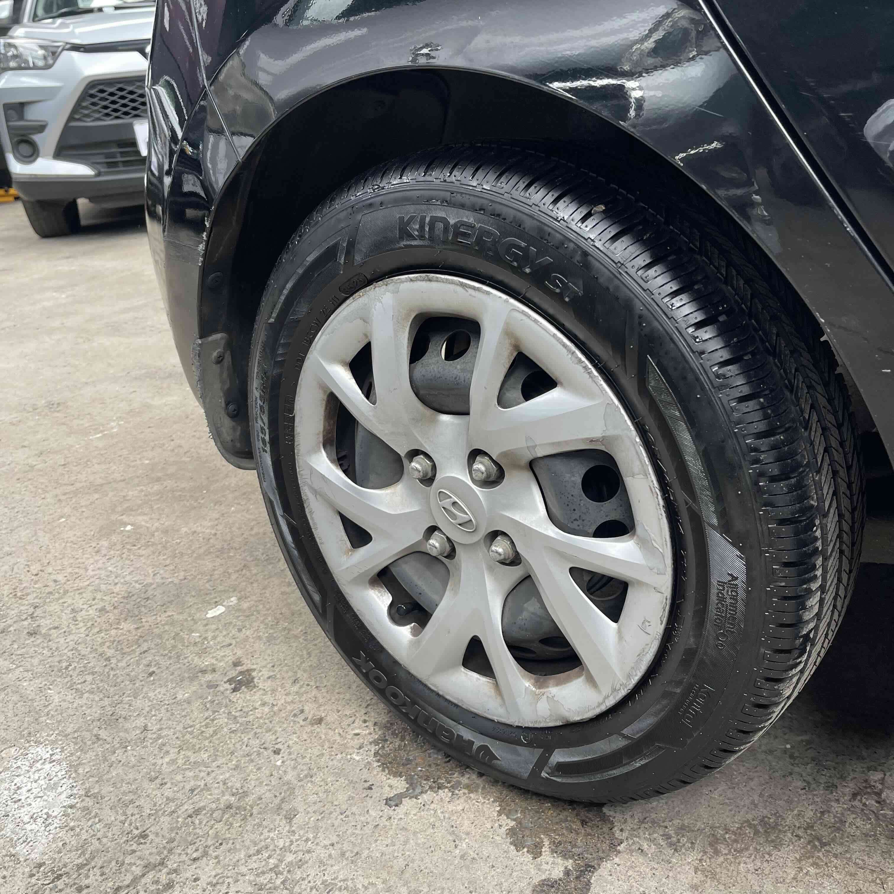 Hyundai Grand i10 2019 negro - miniatura 6