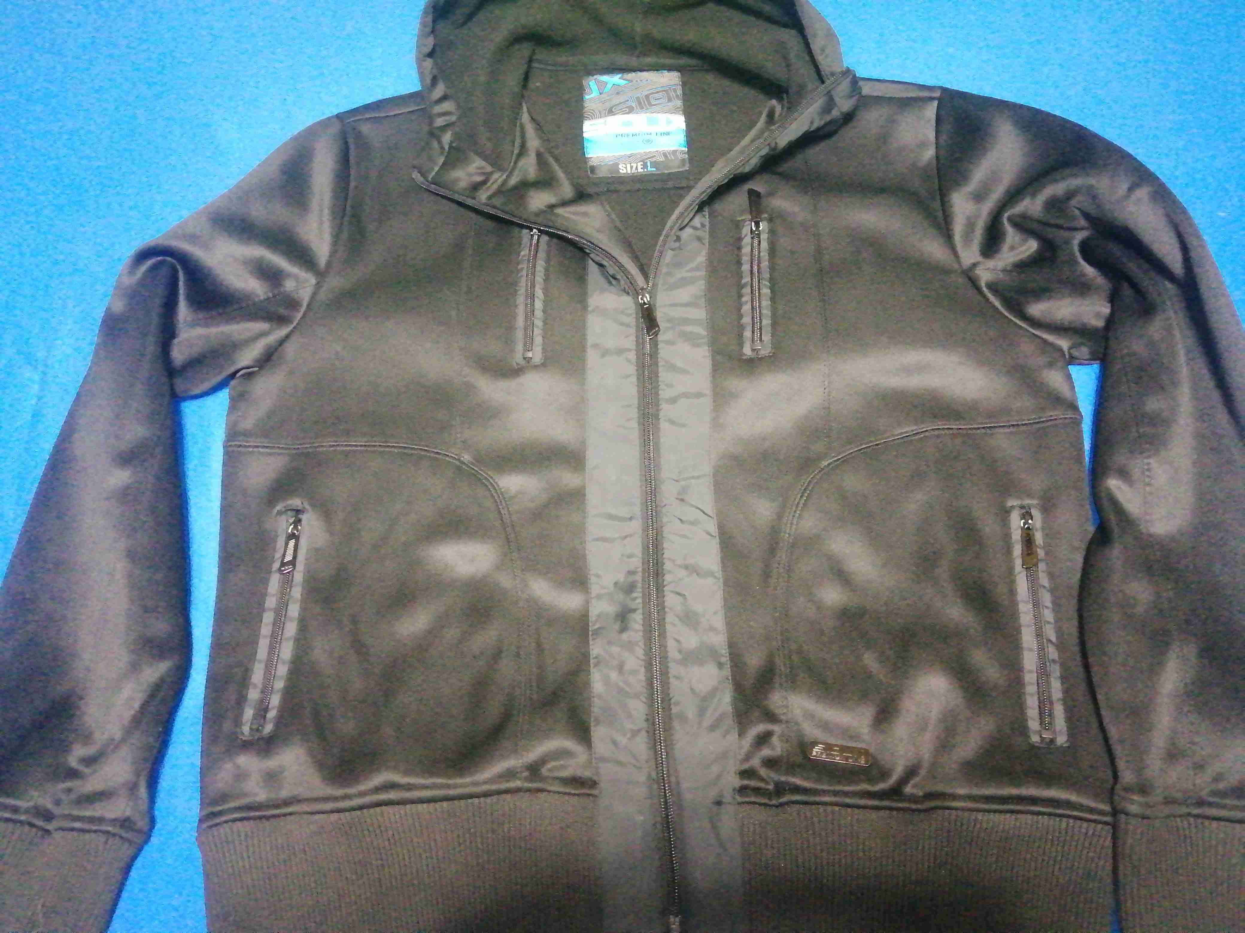 Polerón negro con capucha - miniatura 4