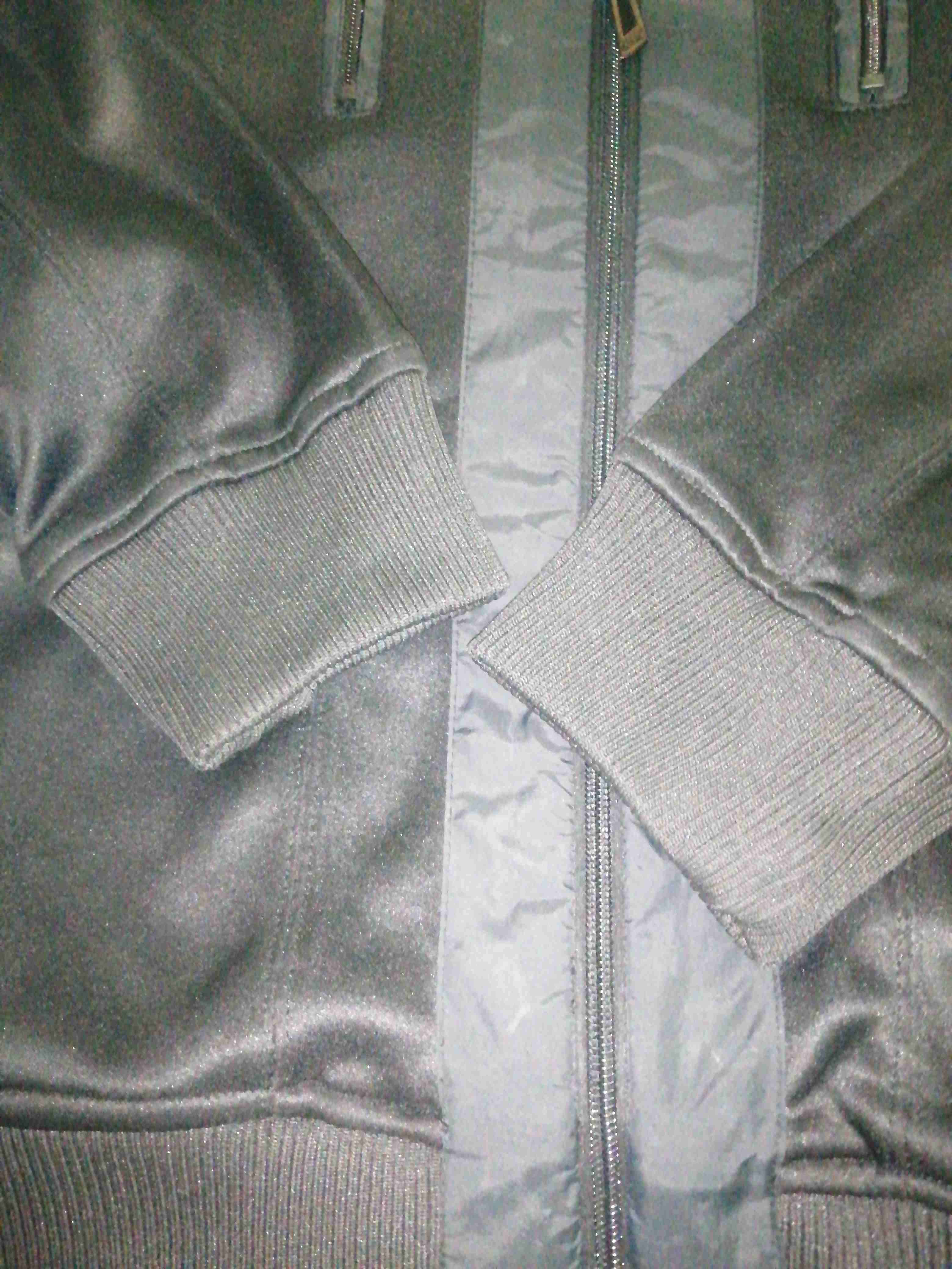 Polerón negro con capucha - miniatura 5