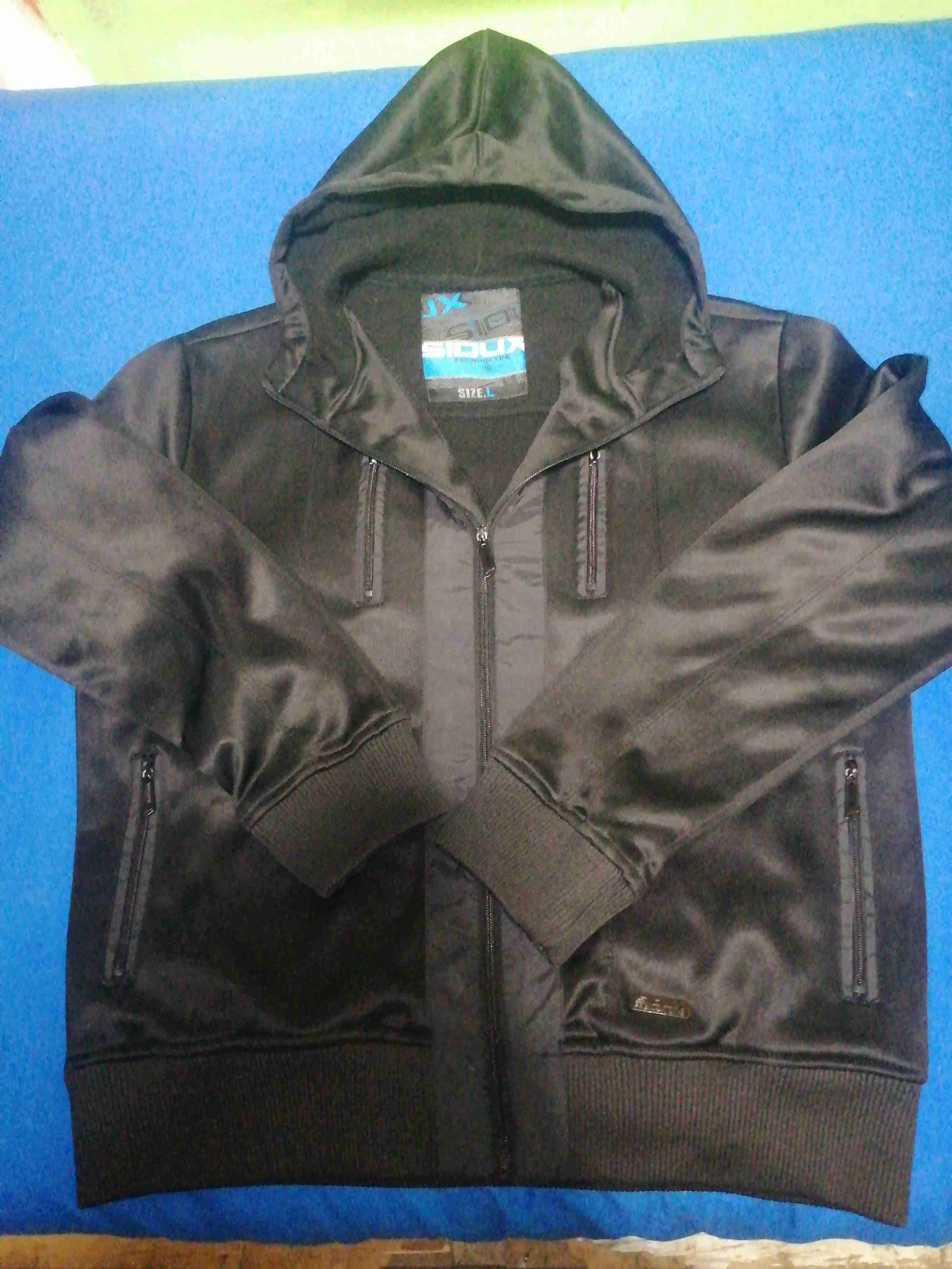 Polerón negro con capucha - miniatura 6