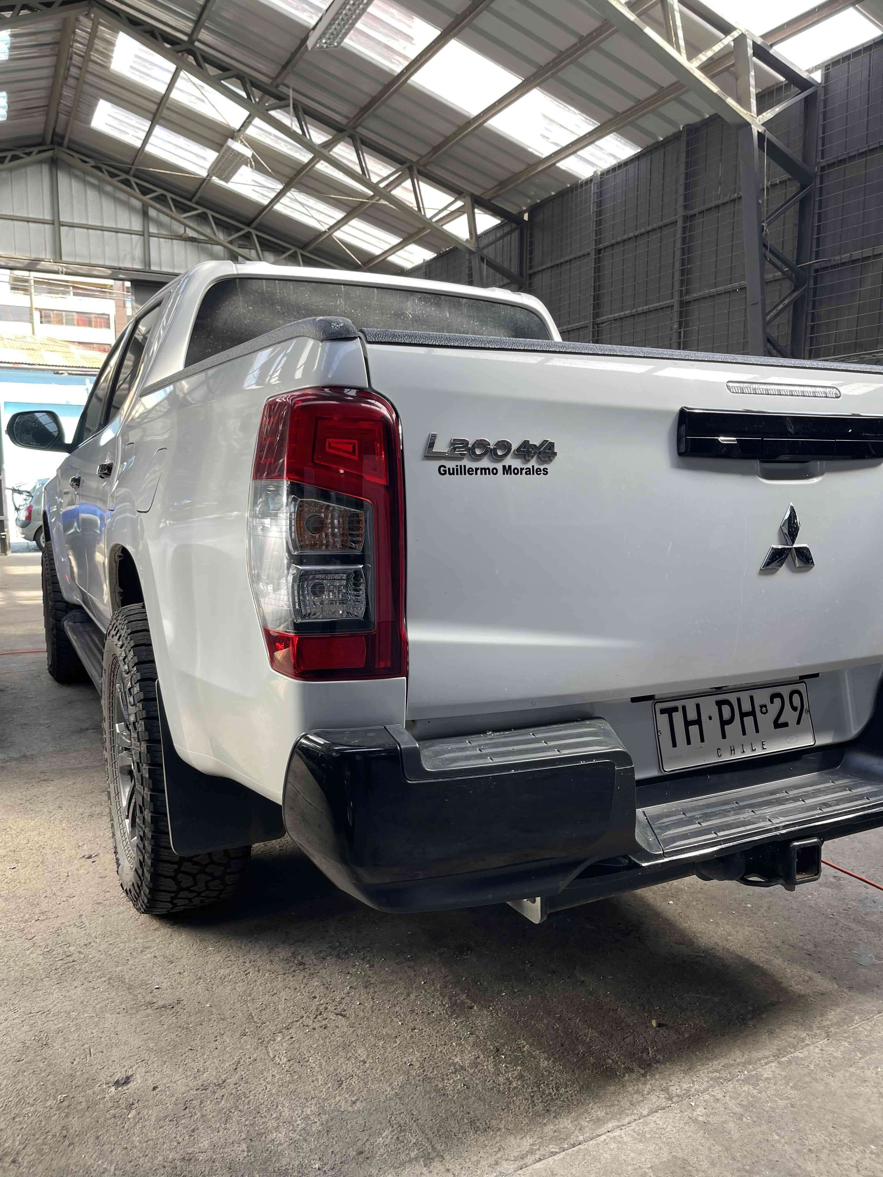 Mitsubishi L200 2.2 Dakar Blanca - miniatura 3