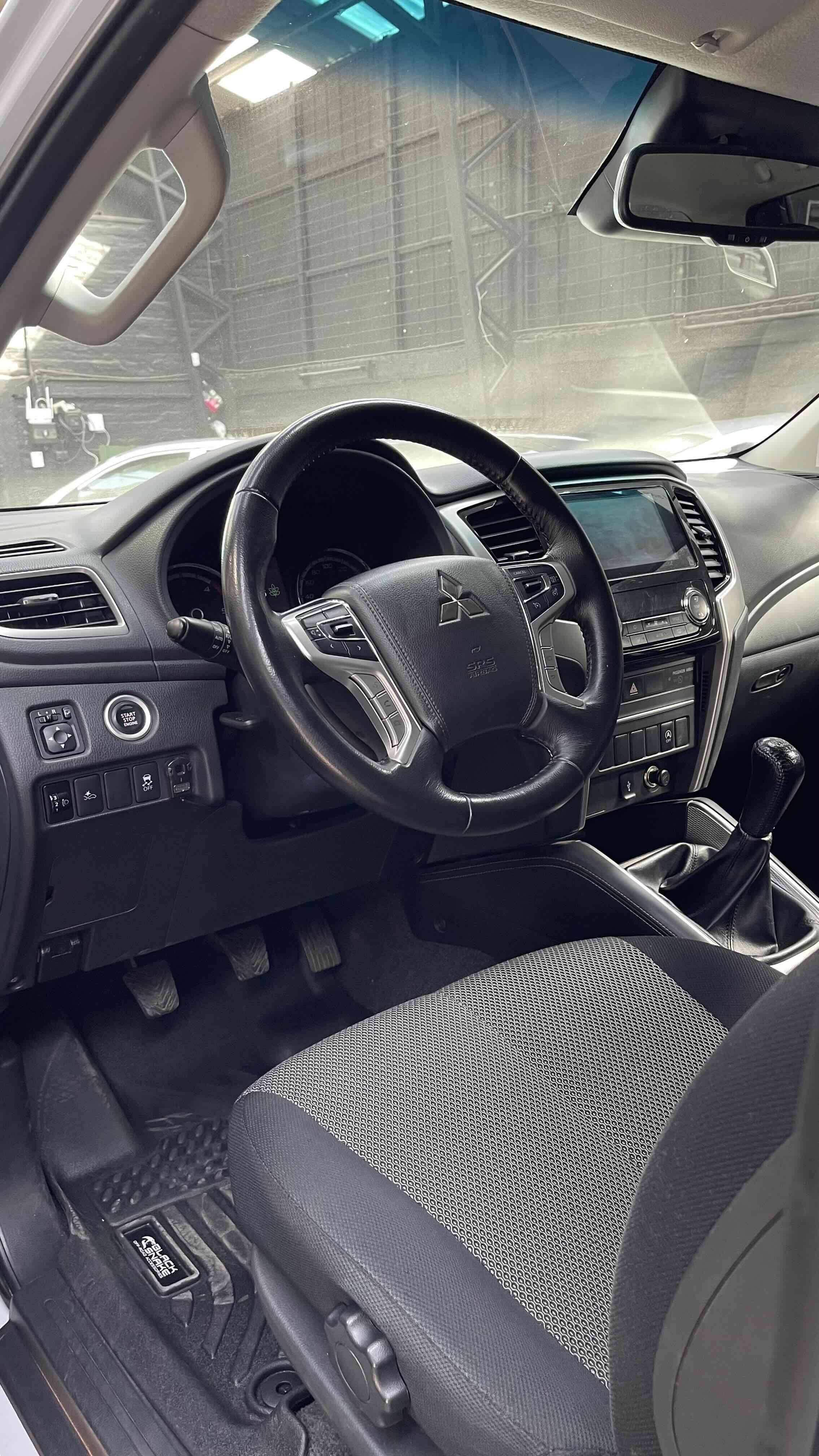 Mitsubishi L200 2.2 Dakar Blanca - miniatura 6