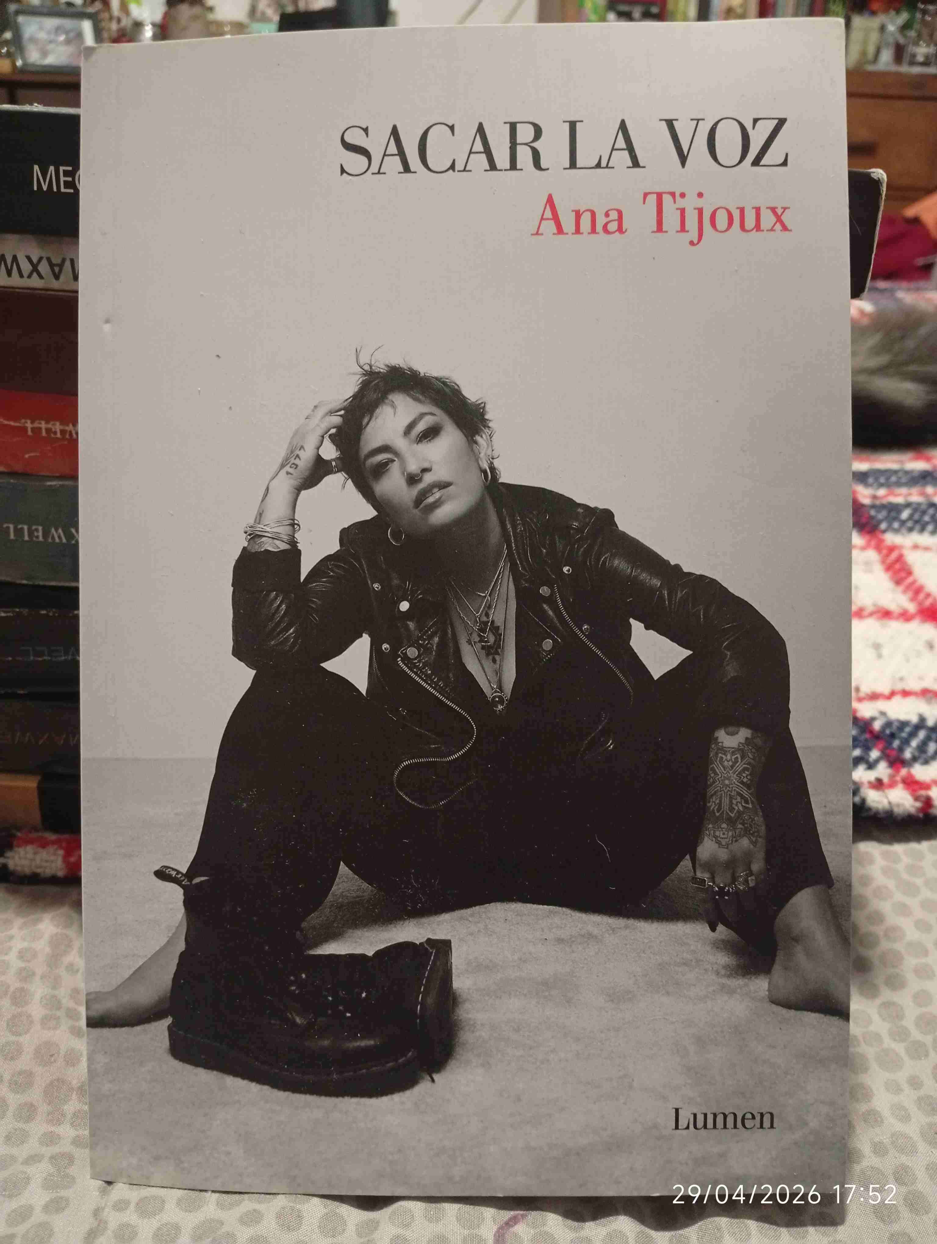 Libro 'Sacar la Voz' de Ana Tijoux