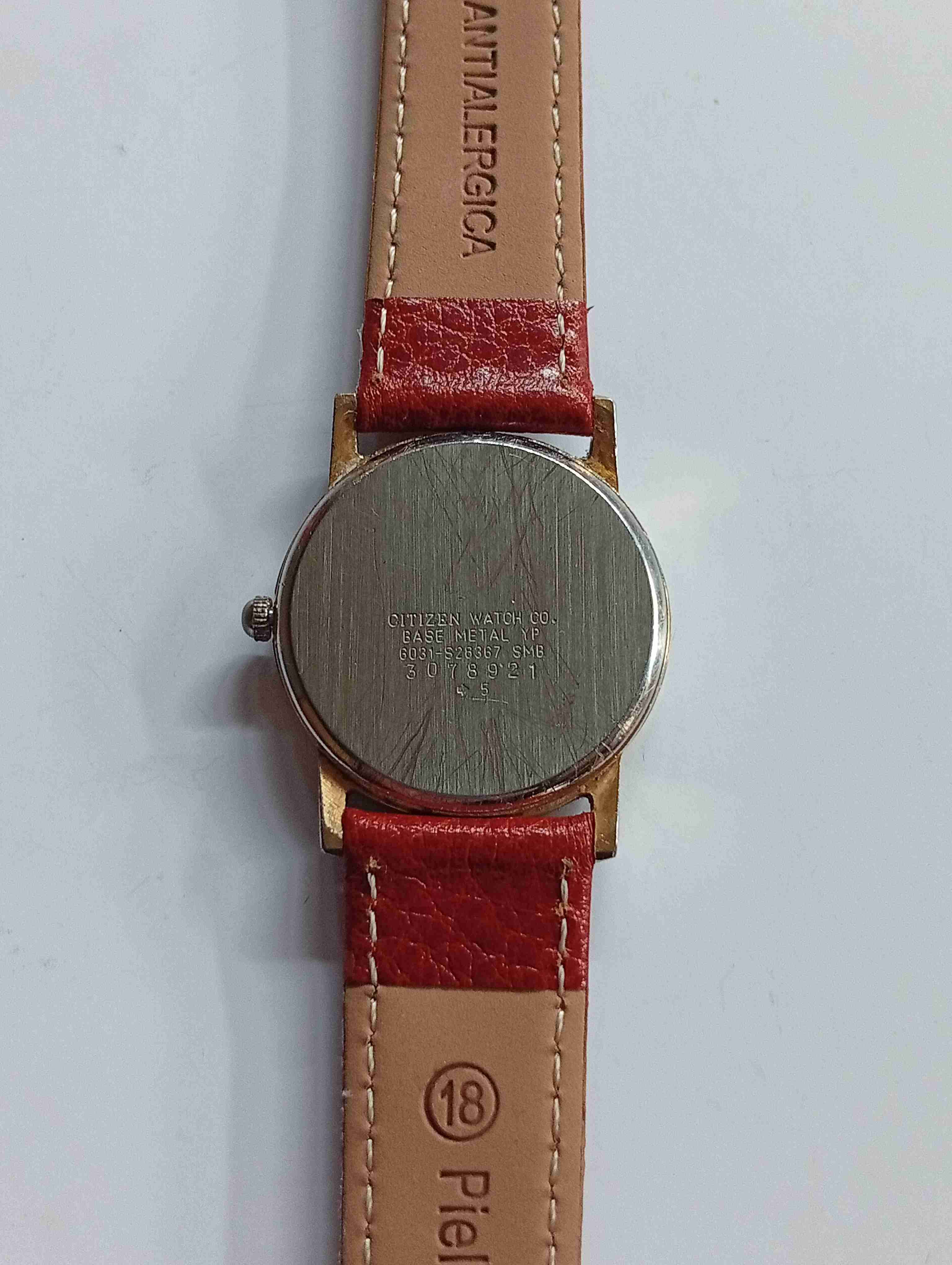 Reloj Citizen cuarzo dorado - miniatura 2