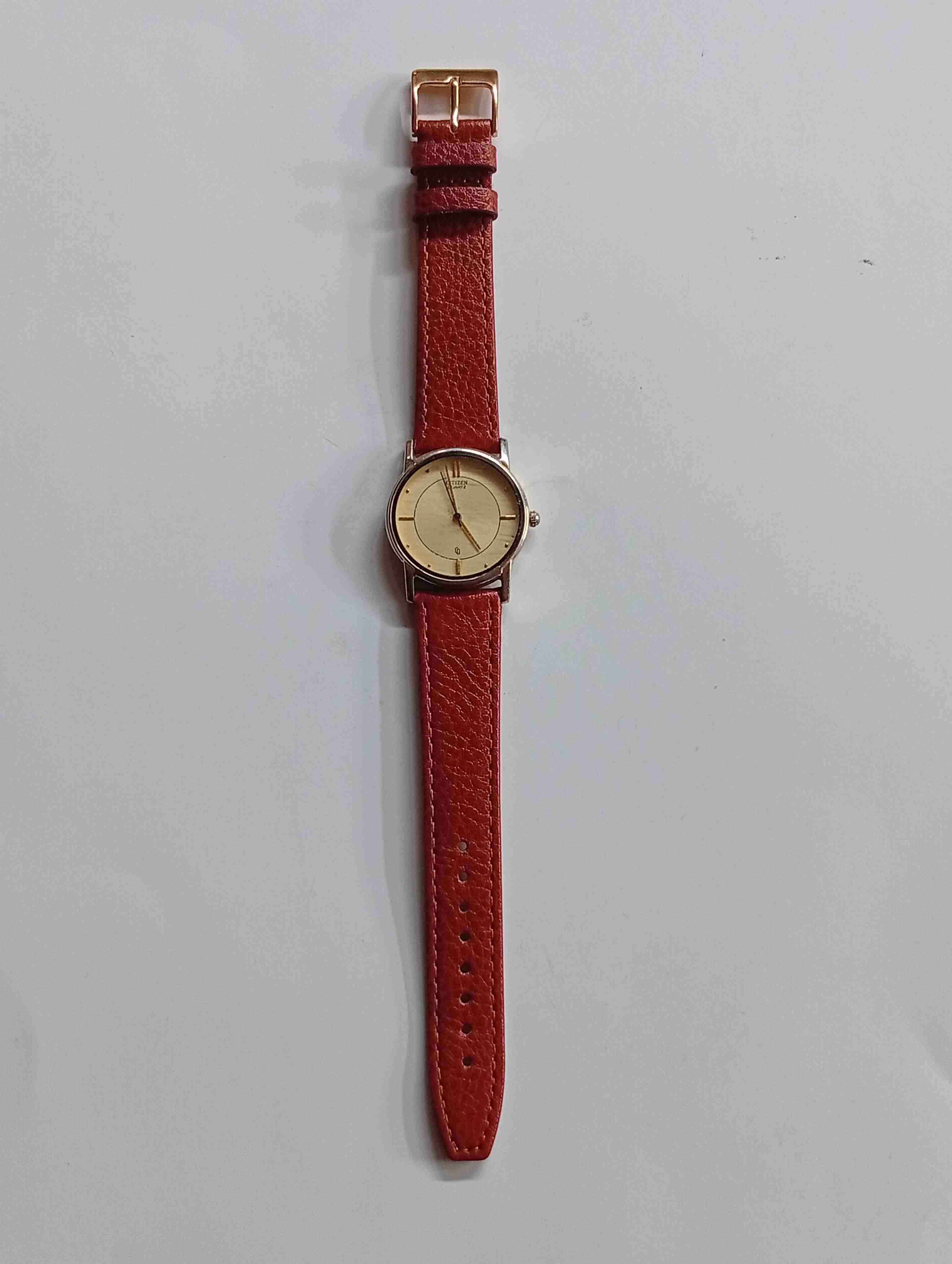 Reloj Citizen cuarzo dorado - miniatura 6