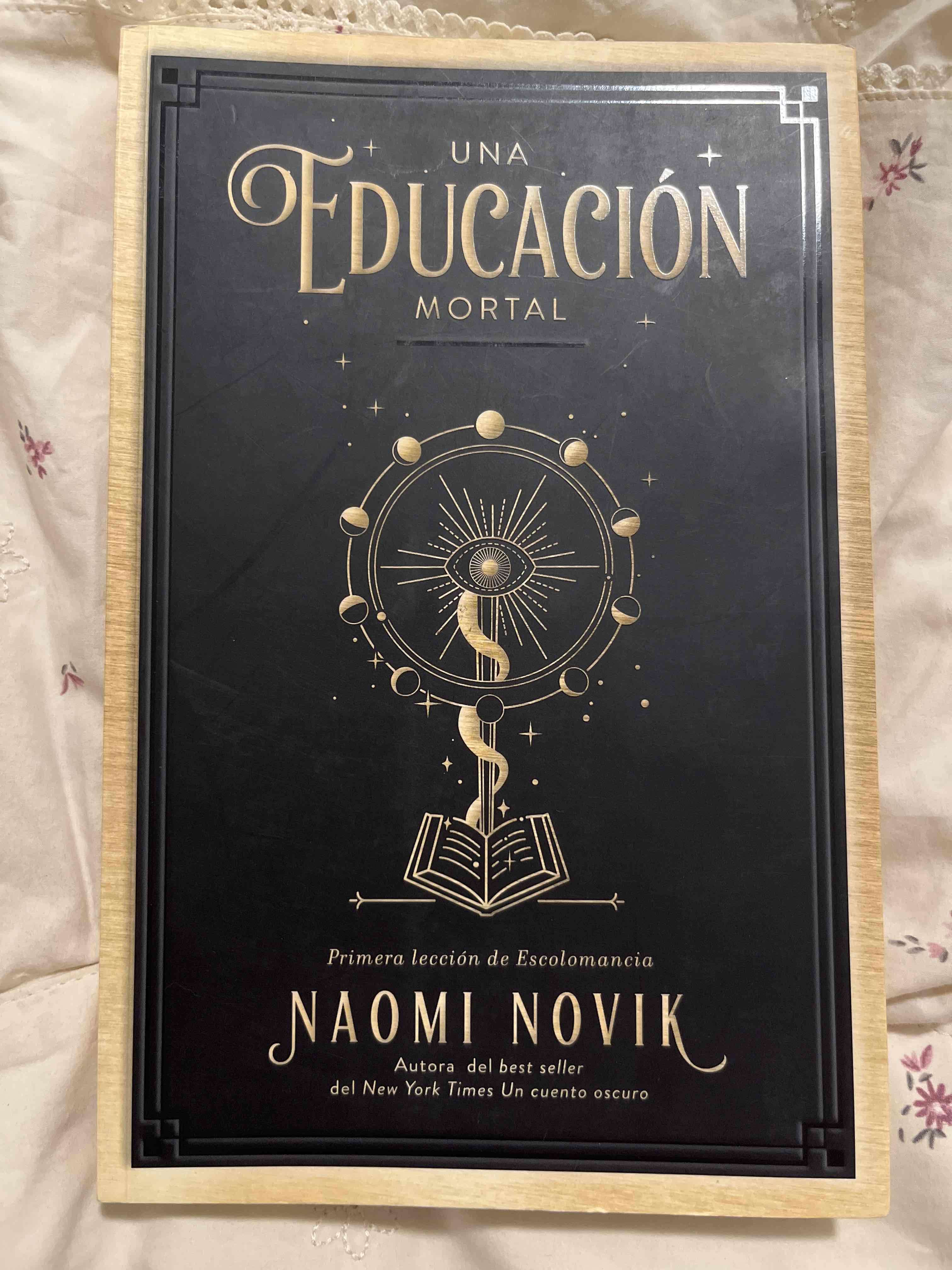 Libro 'Una Educación Mortal' - miniatura 1
