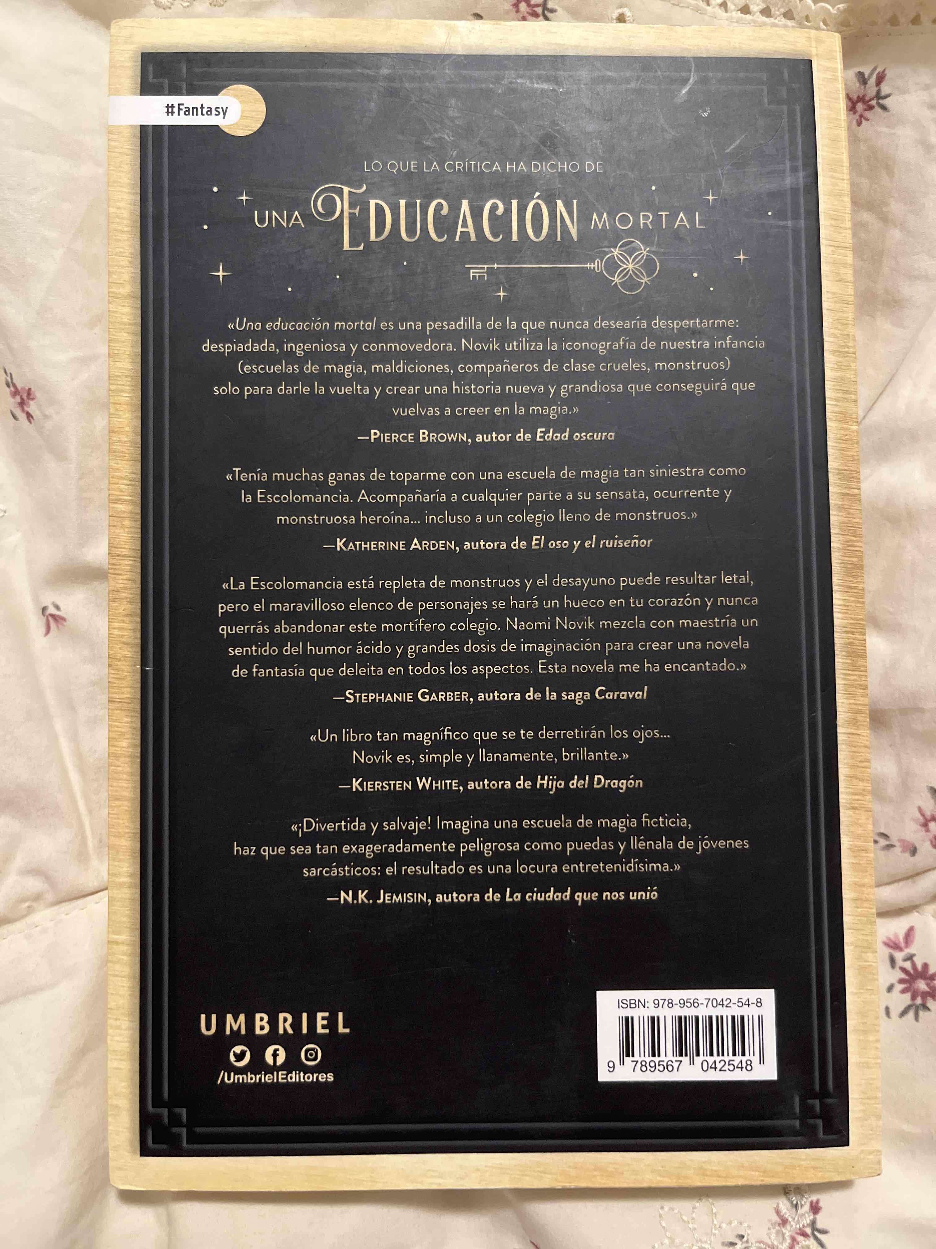 Libro 'Una Educación Mortal' - miniatura 2