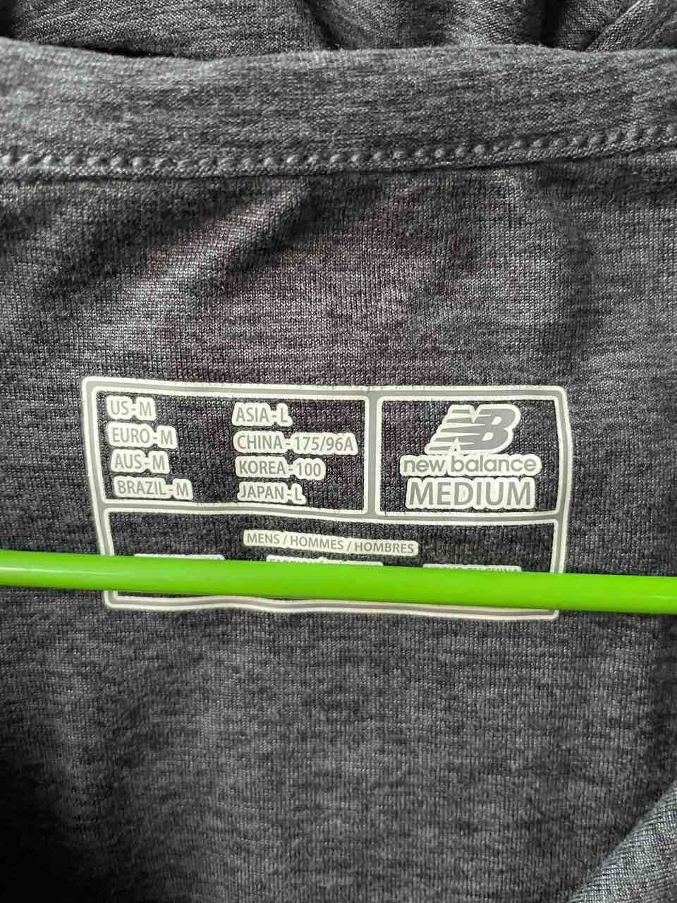 Polerón deportivo gris con capucha New Balance - miniatura 2