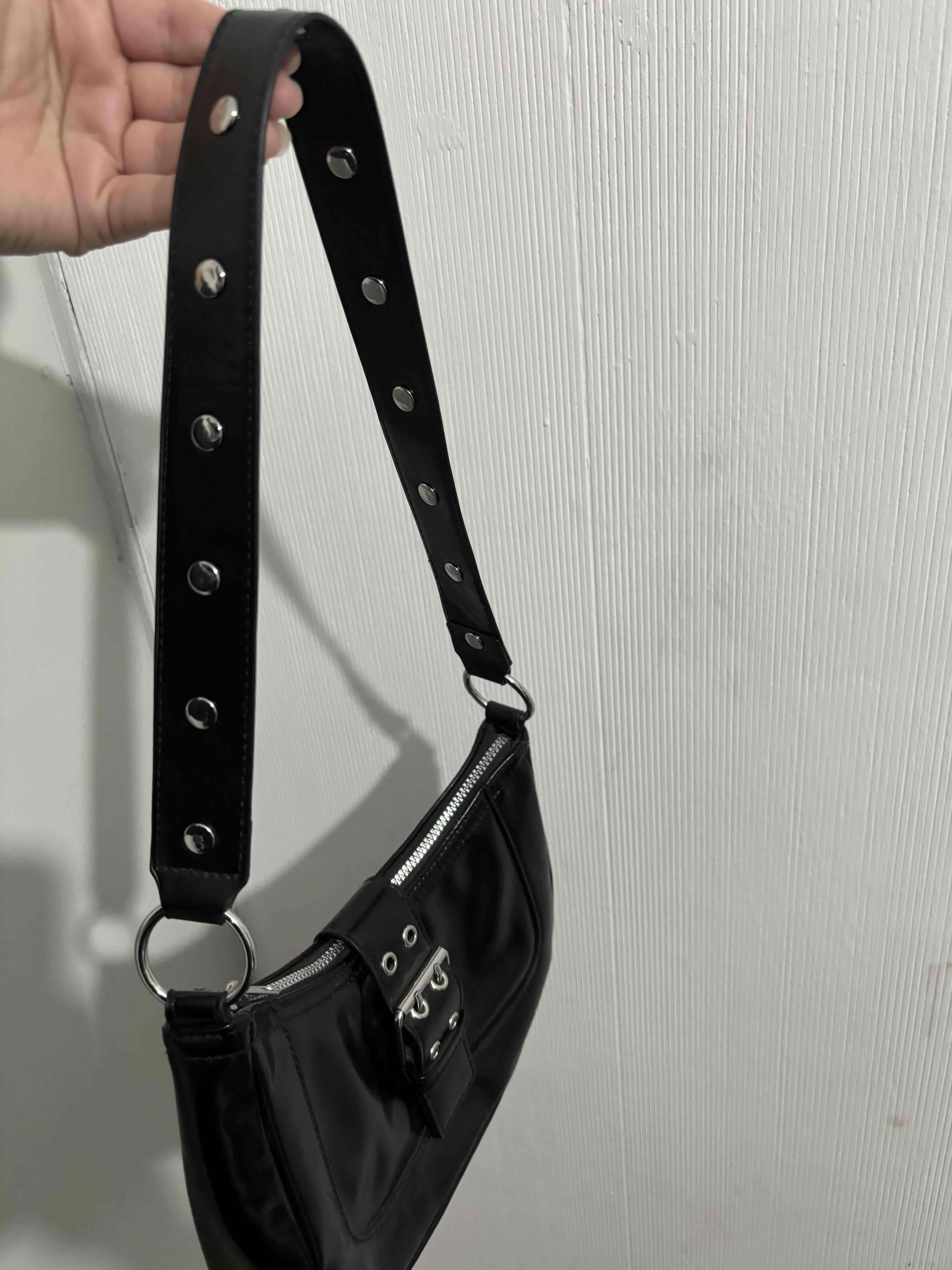 Cartera negra con hebilla - miniatura 2