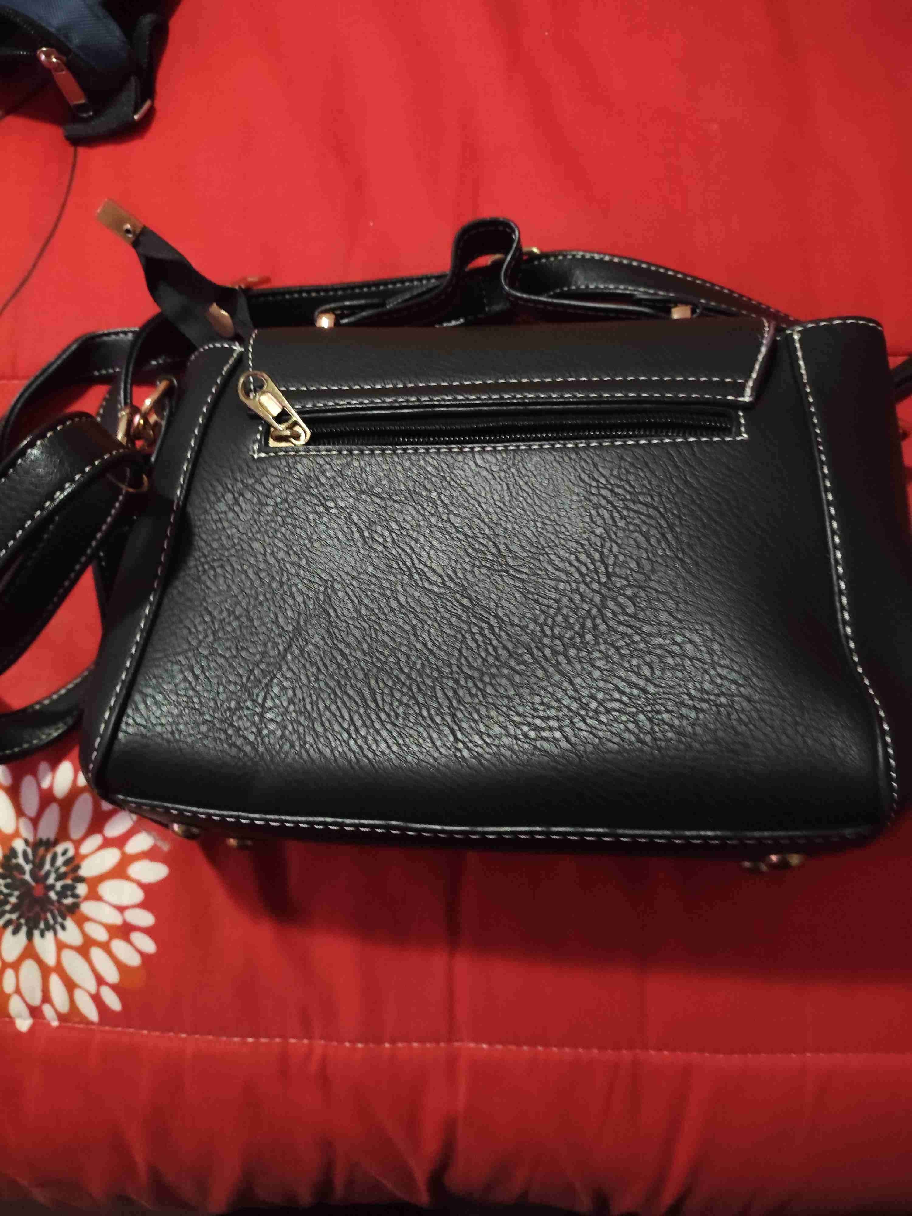 Cartera negra con hebilla dorada - miniatura 2