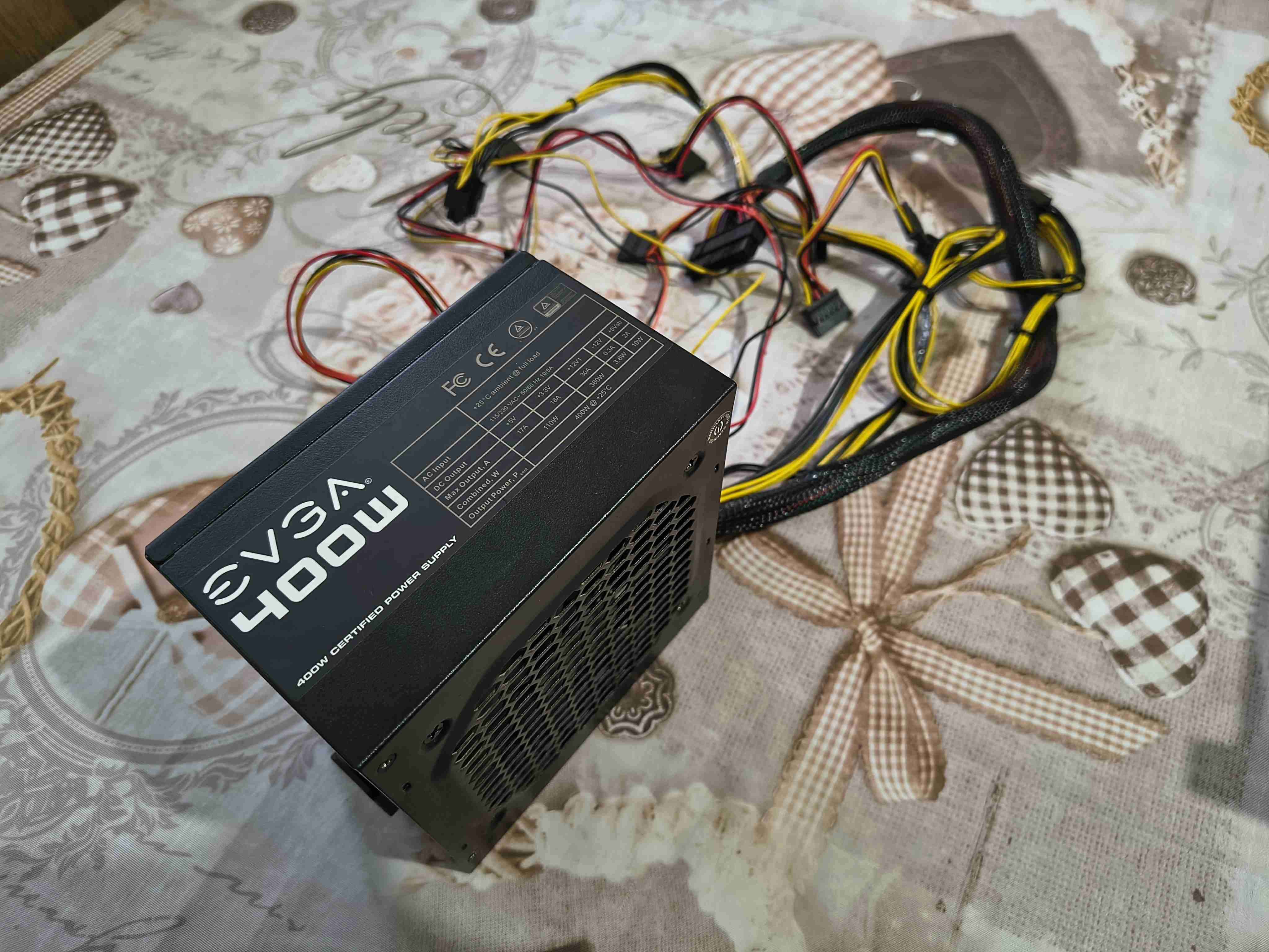 Fuente de poder EVGA 400W - miniatura 1