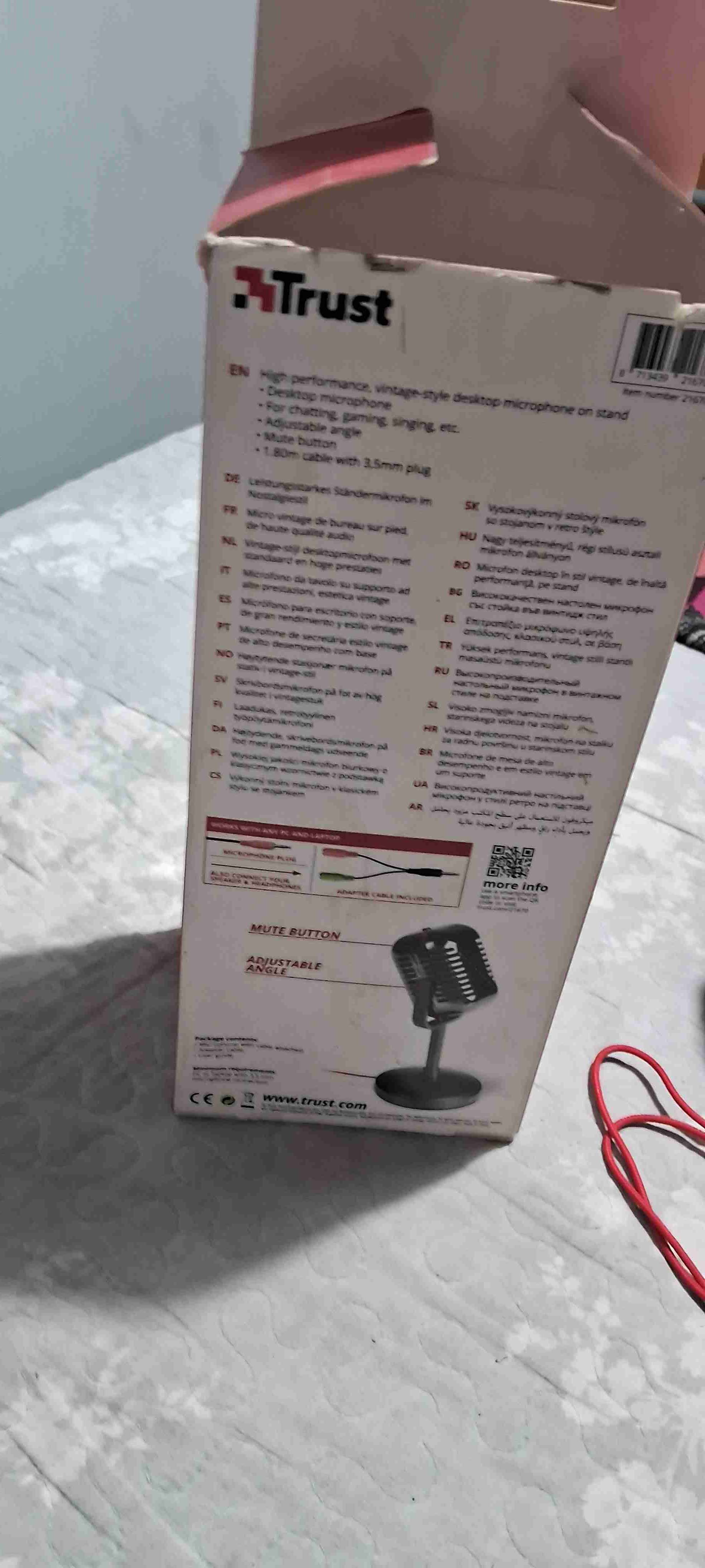 Micrófono vintage con cable rojo - miniatura 2