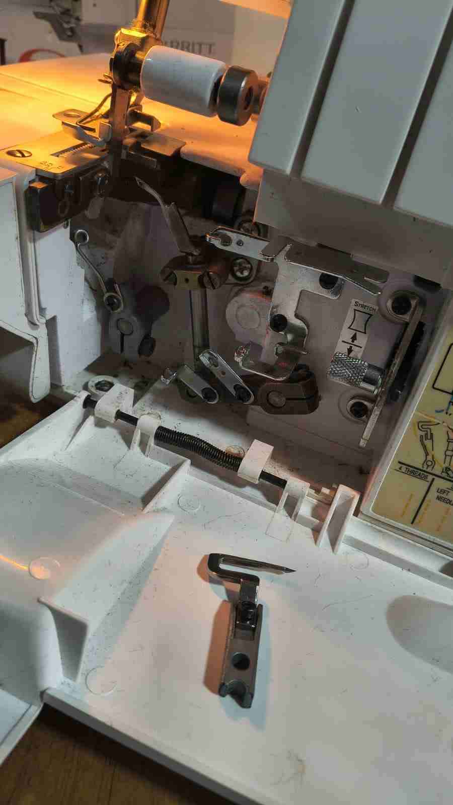 Máquina de coser overlock Merritt - miniatura 4