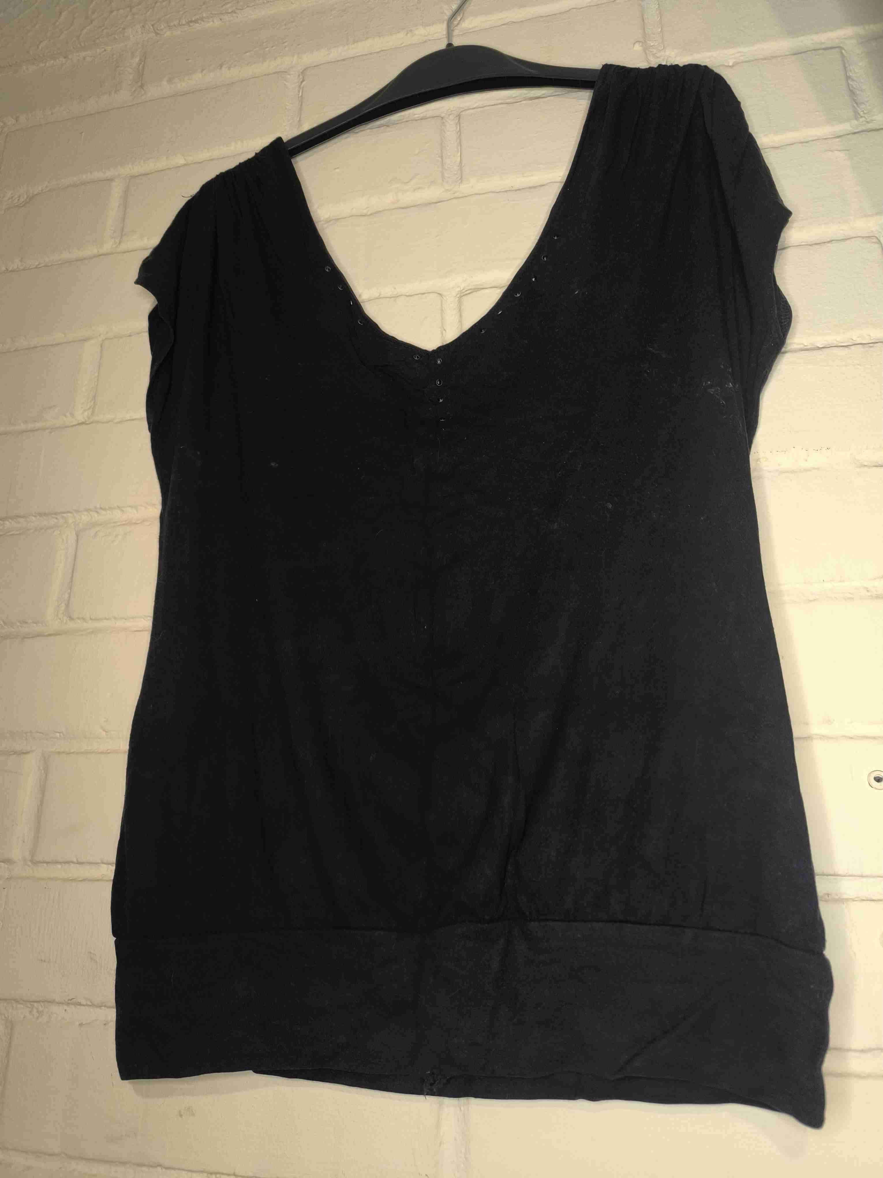 Polera negra sin mangas - miniatura 1