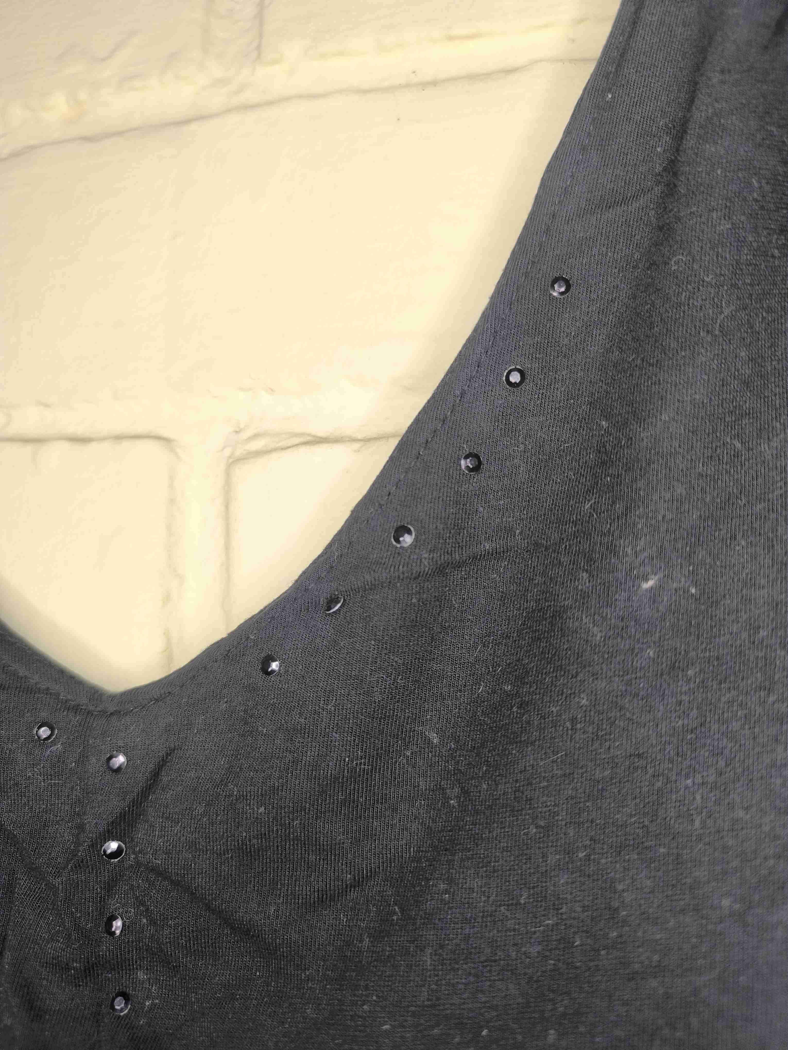 Polera negra sin mangas - miniatura 2