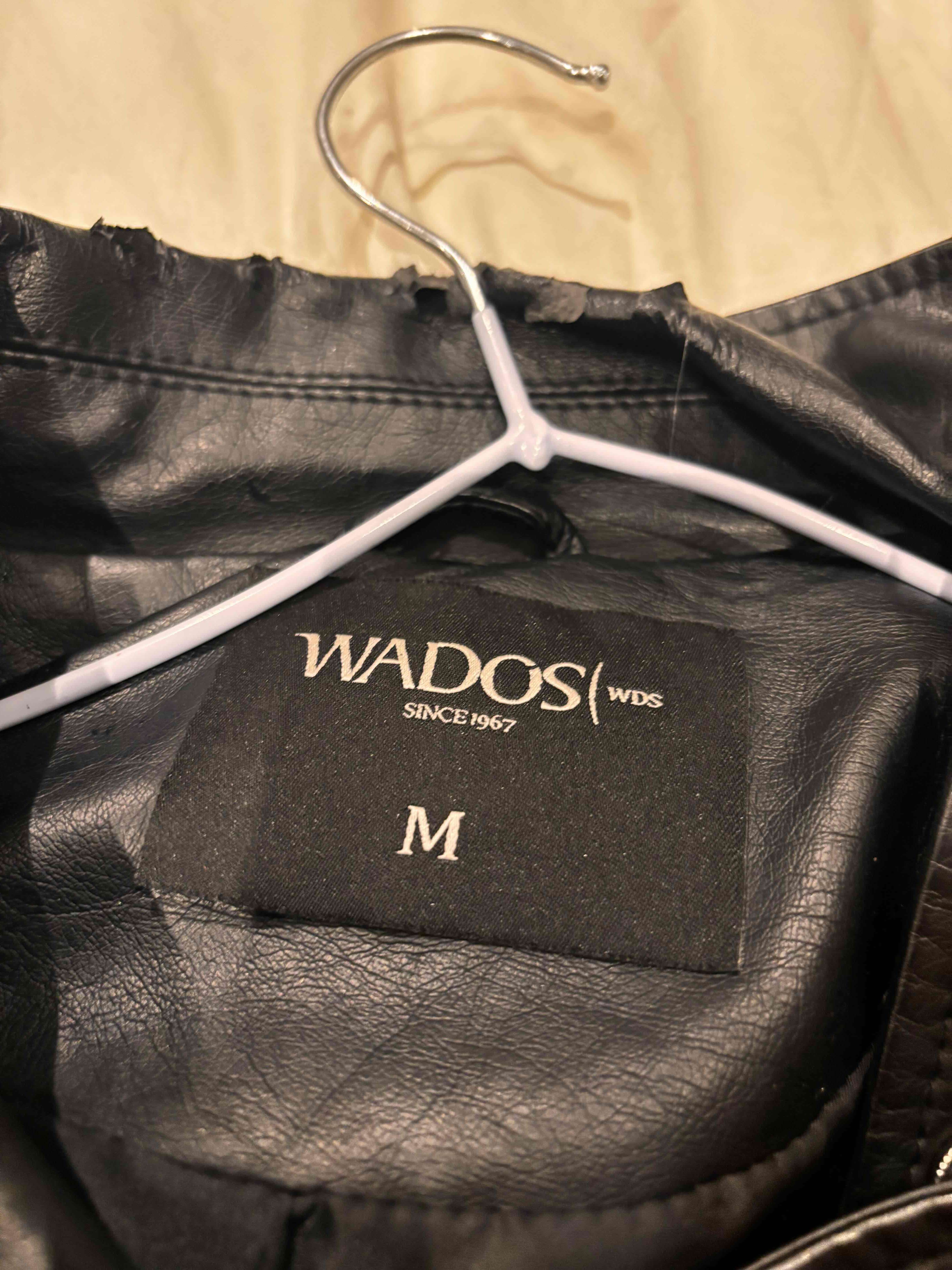 Chaqueta de cuero negra con detalles - miniatura 3