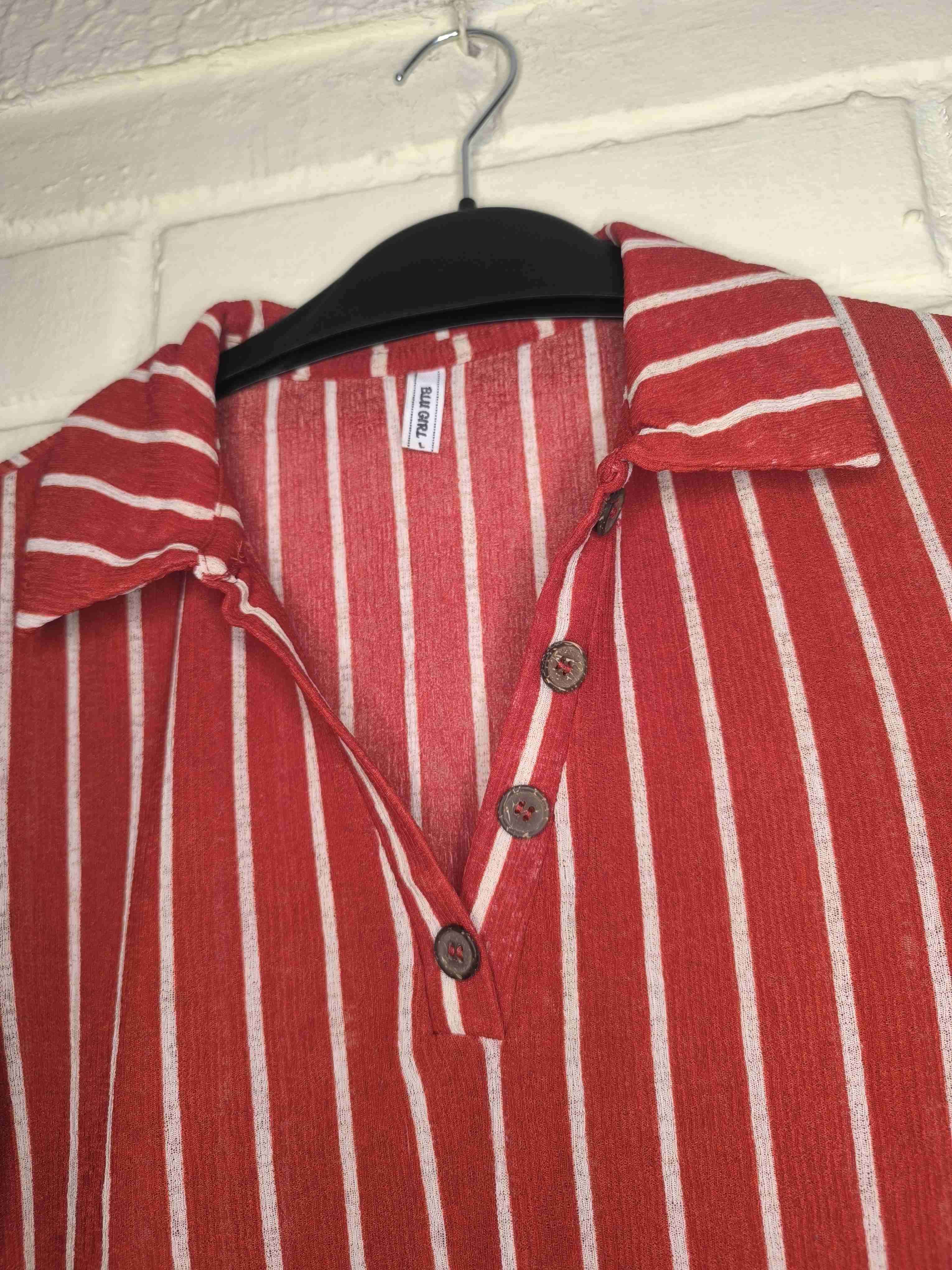 Polera roja con rayas blancas - miniatura 2