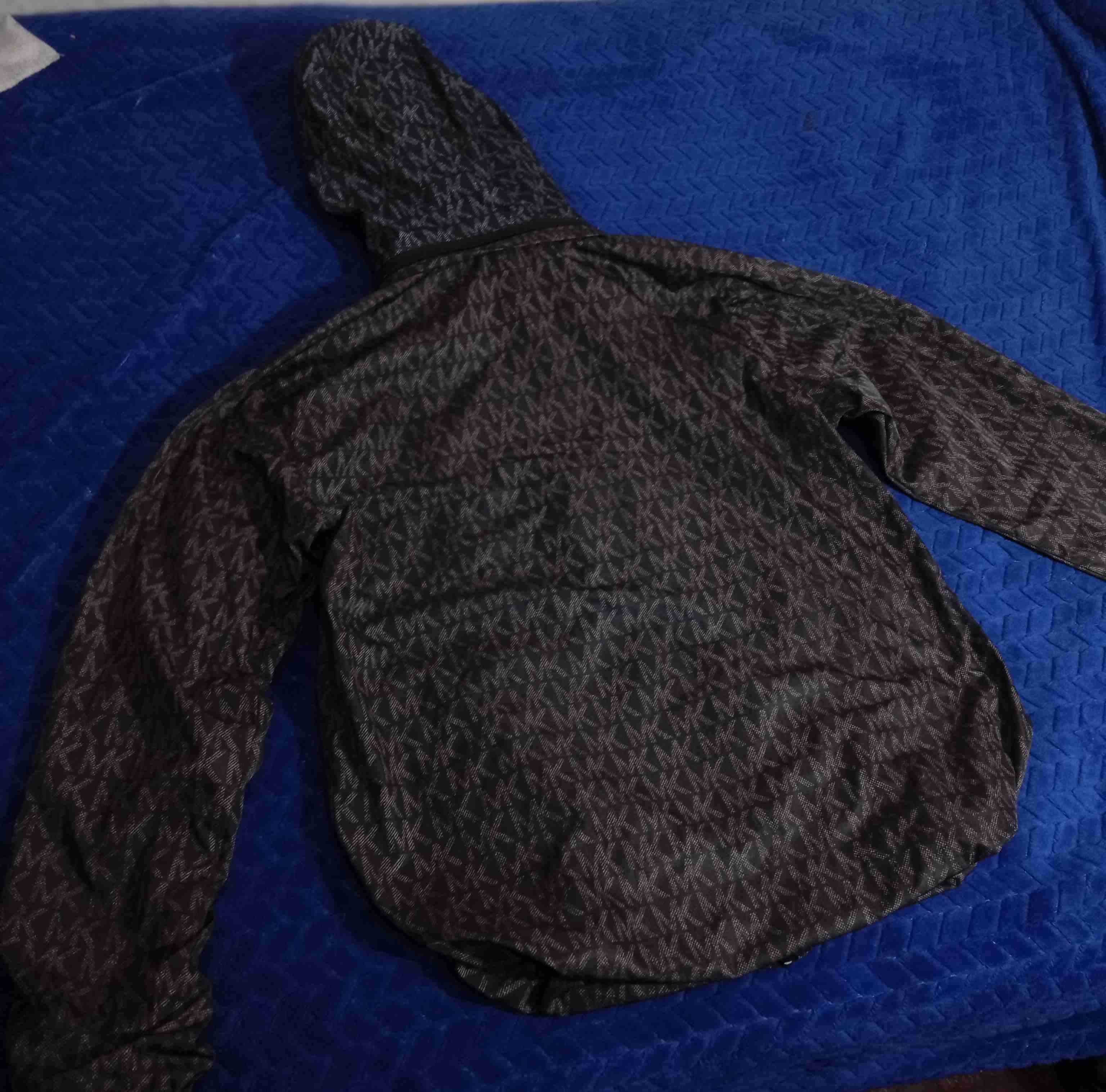 Cortavientos estampado con capucha - miniatura 3