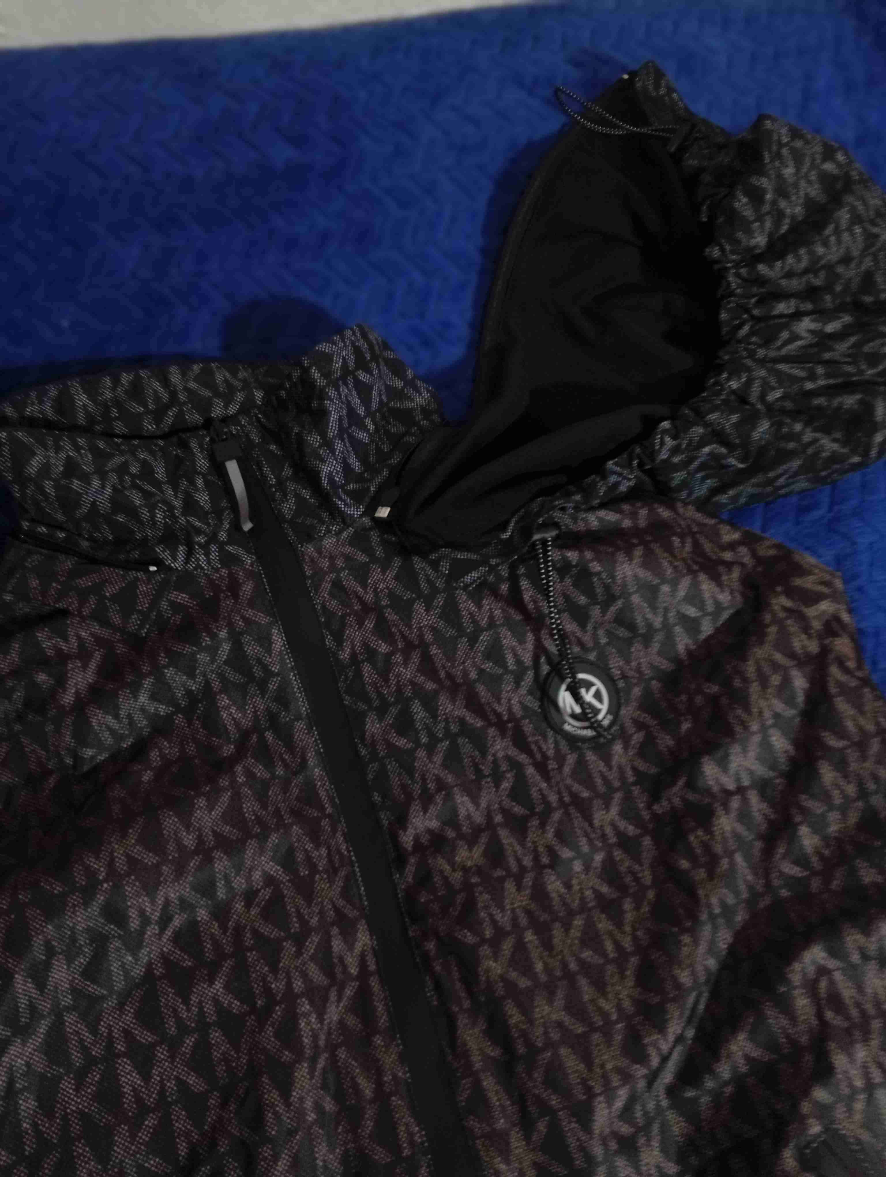 Cortavientos estampado con capucha - miniatura 4