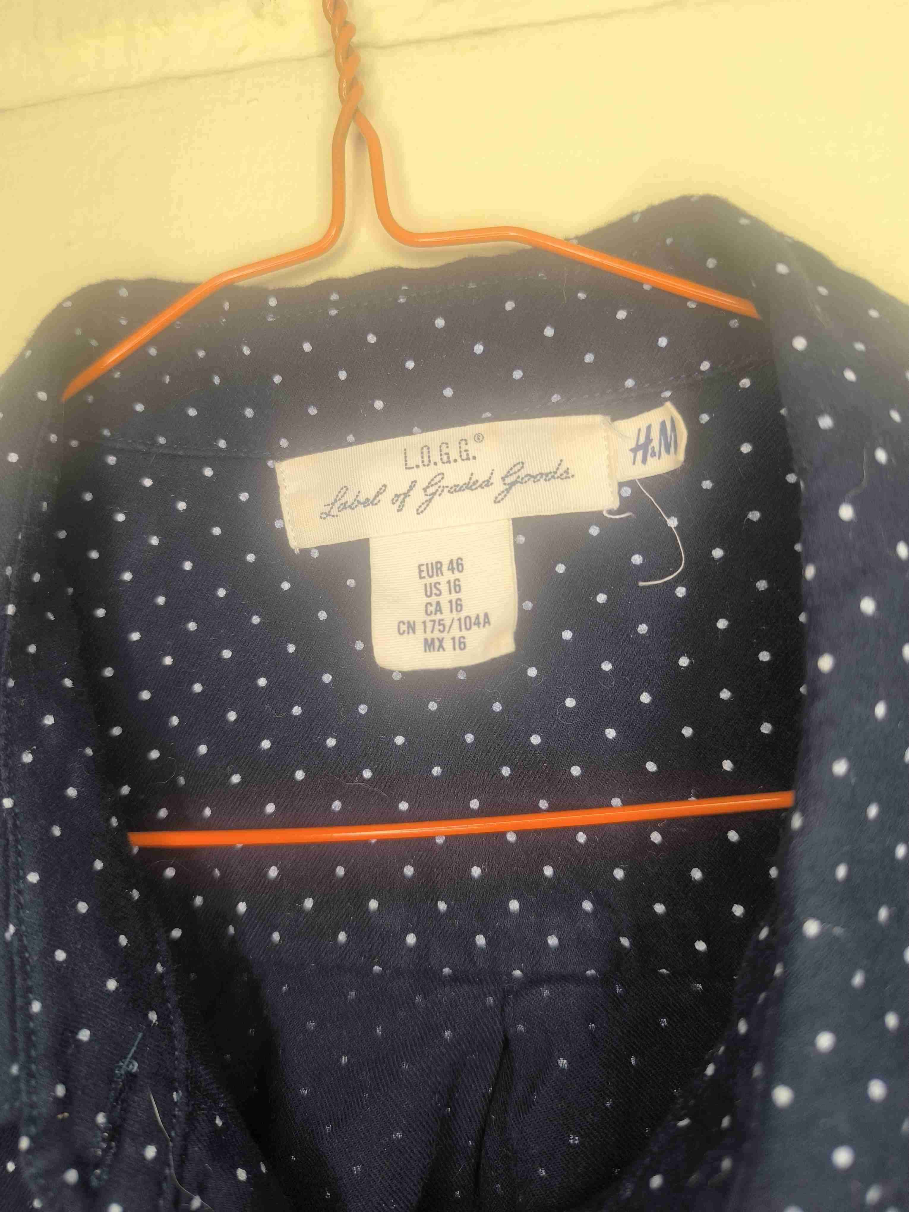 Blusa gruesa azul con puntos blancos - miniatura 2